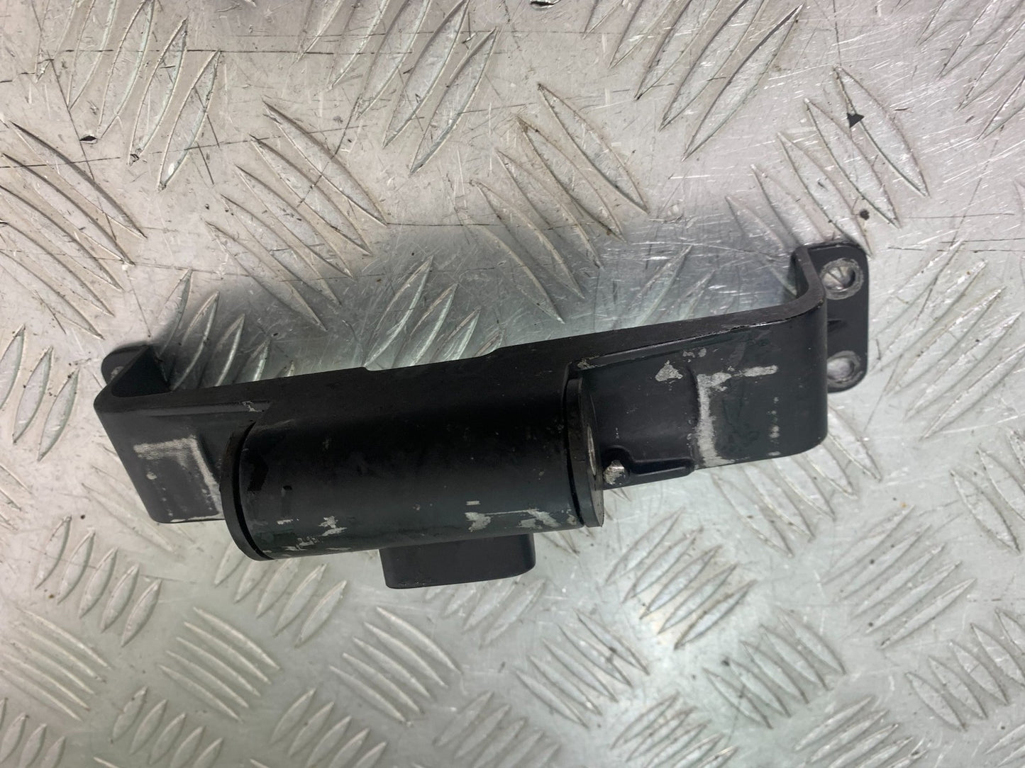 YAMAHA YZF R1 4C8 PETROL TANK BRACKET YEAR 2007-2008 (CMB1237)