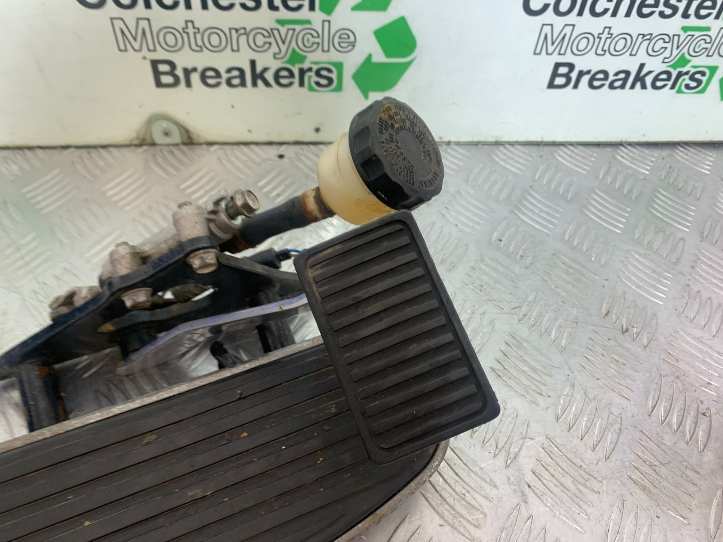 KAWASAKI VN1500 CLASSIC RIGHT FOOTBOARD YEAR 1999 -2006 (CMB1166)
