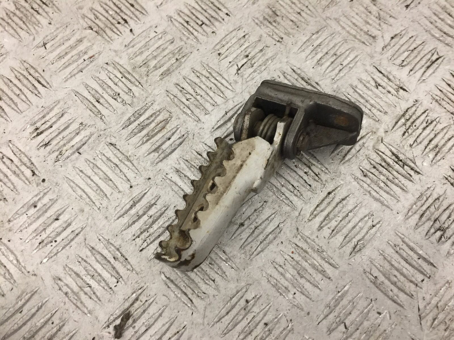 HUSQVARNA TE 610 E FRONT LEFT FOOTPEG   YEAR 2001 (STOCK 803)
