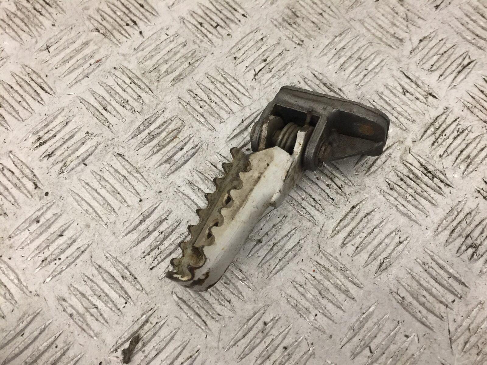 HUSQVARNA TE 610 E FRONT LEFT FOOTPEG   YEAR 2001 (STOCK 803)