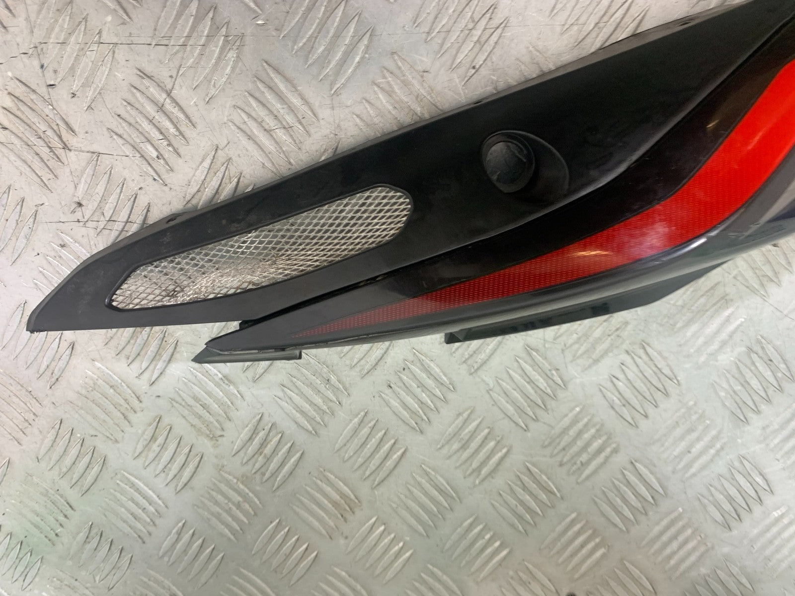 BENELLI BN125 BN 125 LEFT SEAT PANEL  YEAR 2018-2021 (CMB1194)