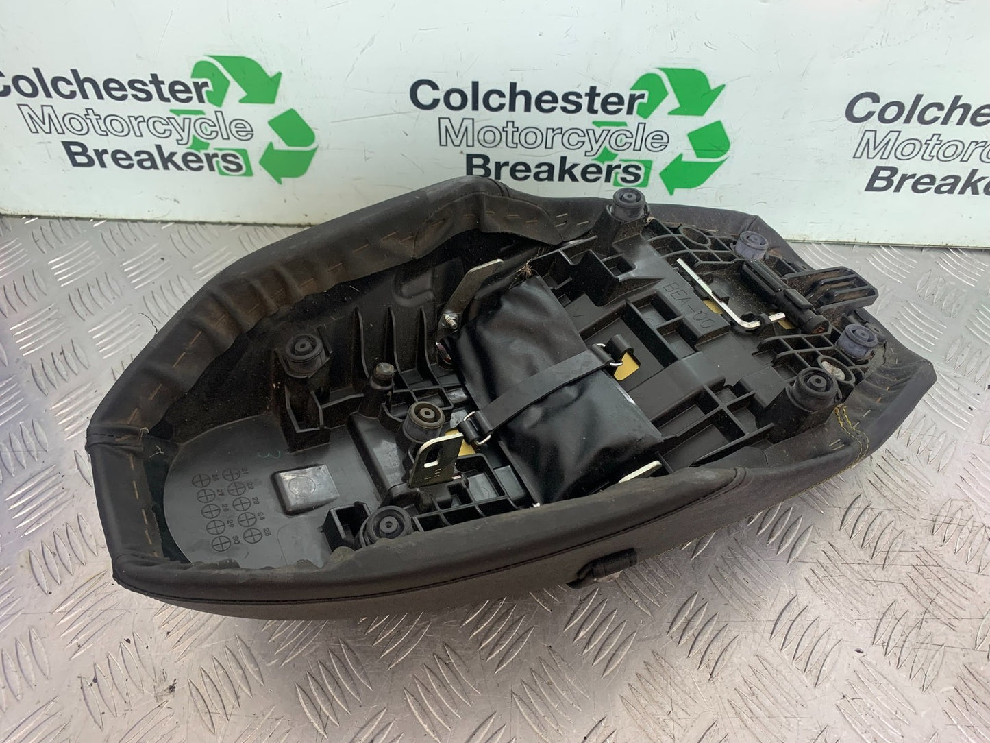 YAMAHA XSR900 XSR 900 SEAT  YEAR 2022-2024 (CMB1215)