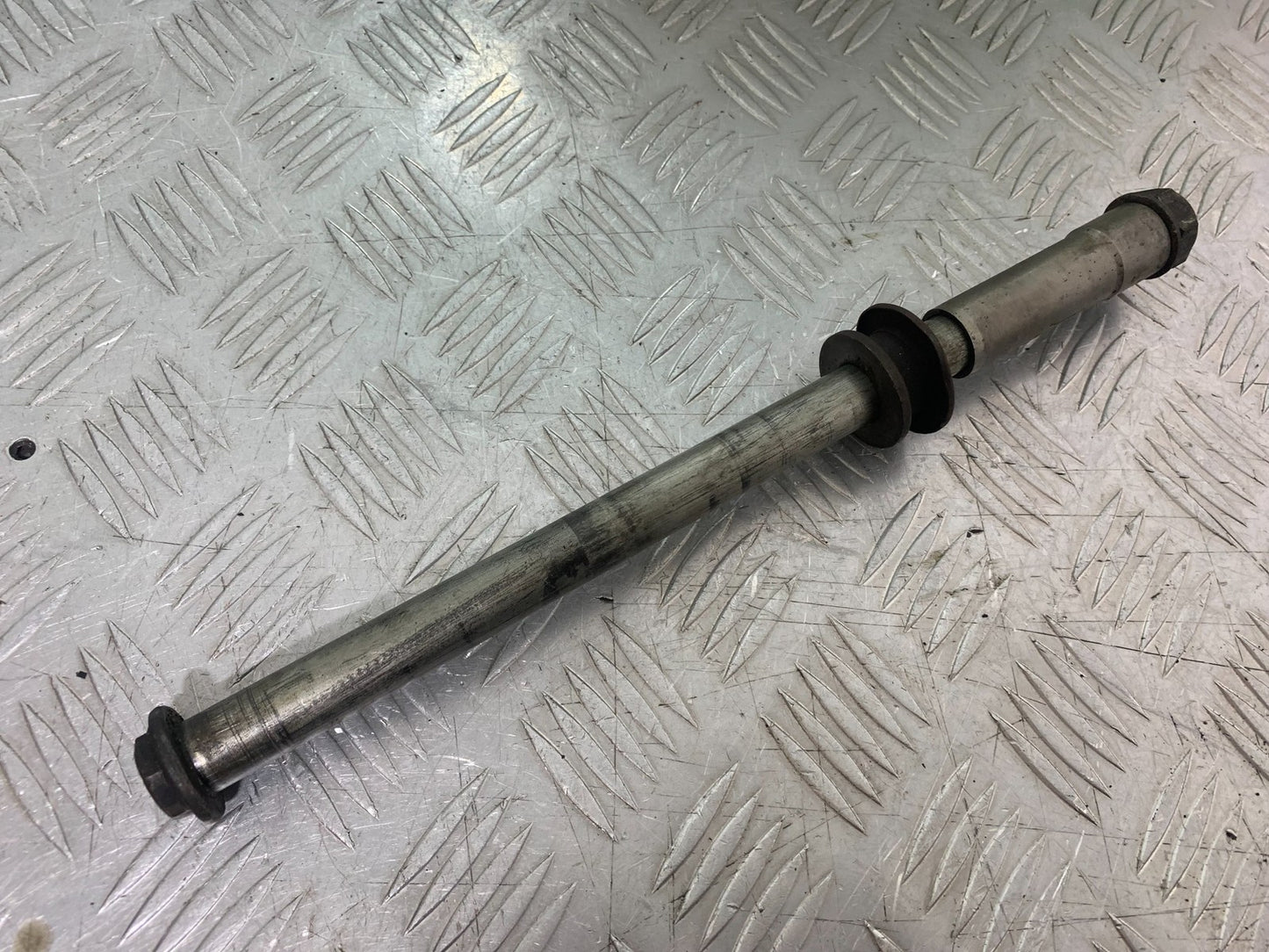 SUZUKI GSX1100 G GSX 1100 G  REAR WHEEL SPINDLE 1991-1996 (CMB1283)