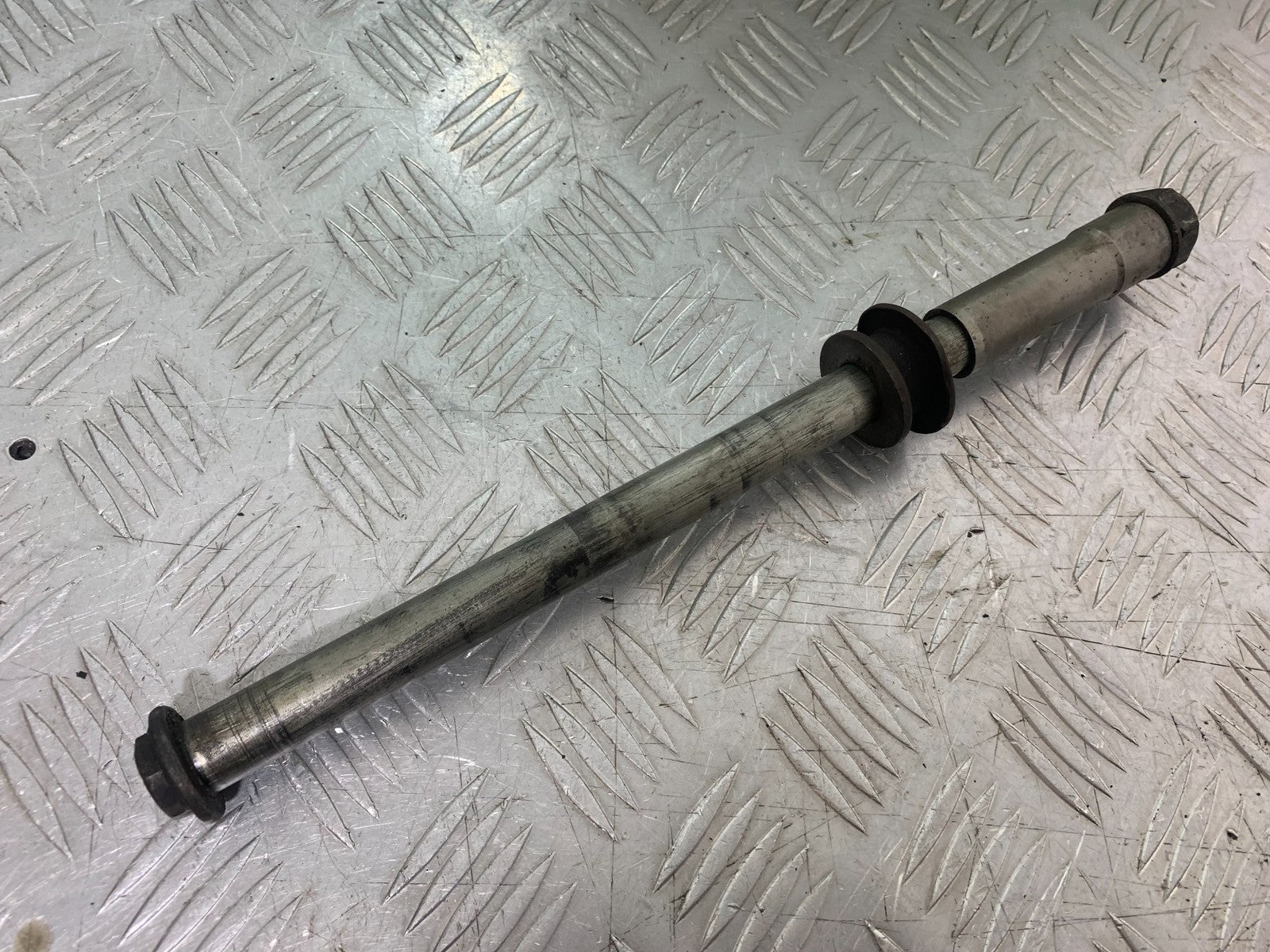 SUZUKI GSX1100 G GSX 1100 G  REAR WHEEL SPINDLE 1991-1996 (CMB1283)