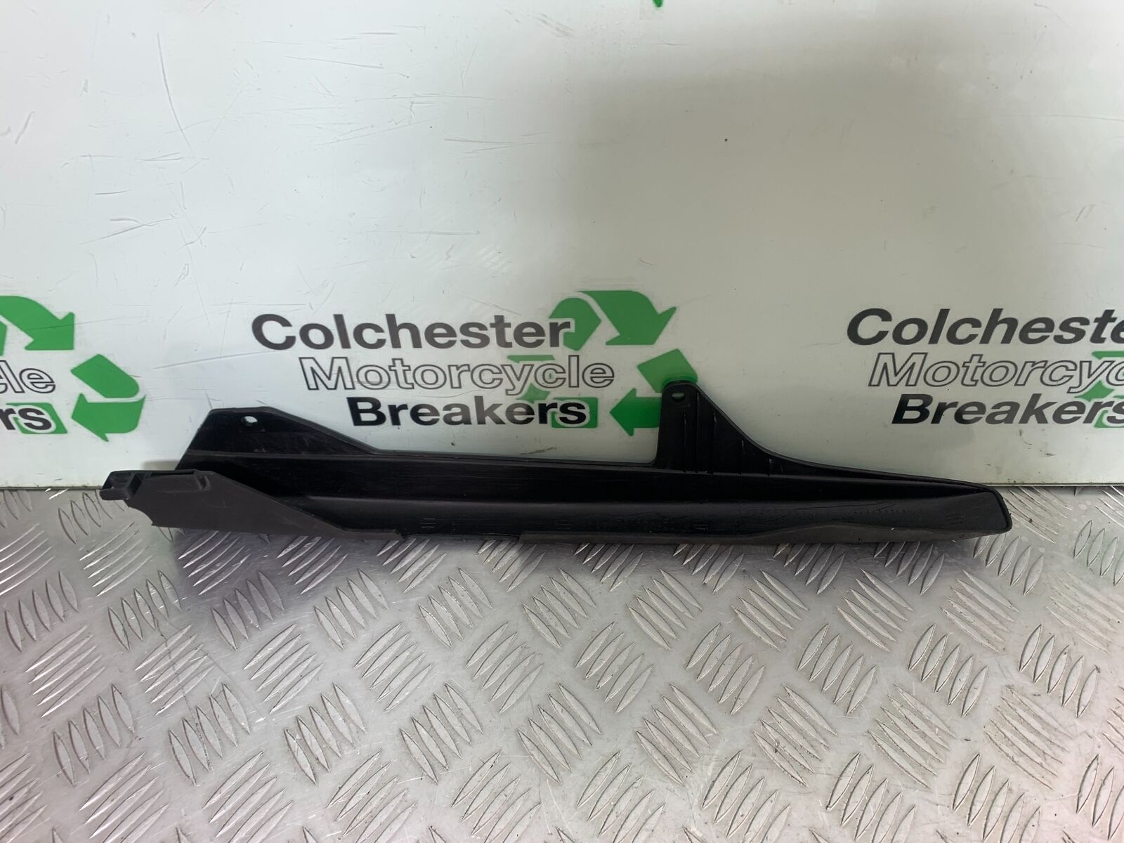 HONDA CBR1100 BLACKBIRD CHAIN GUARD   YEAR 1999-2005 (CMB1103)