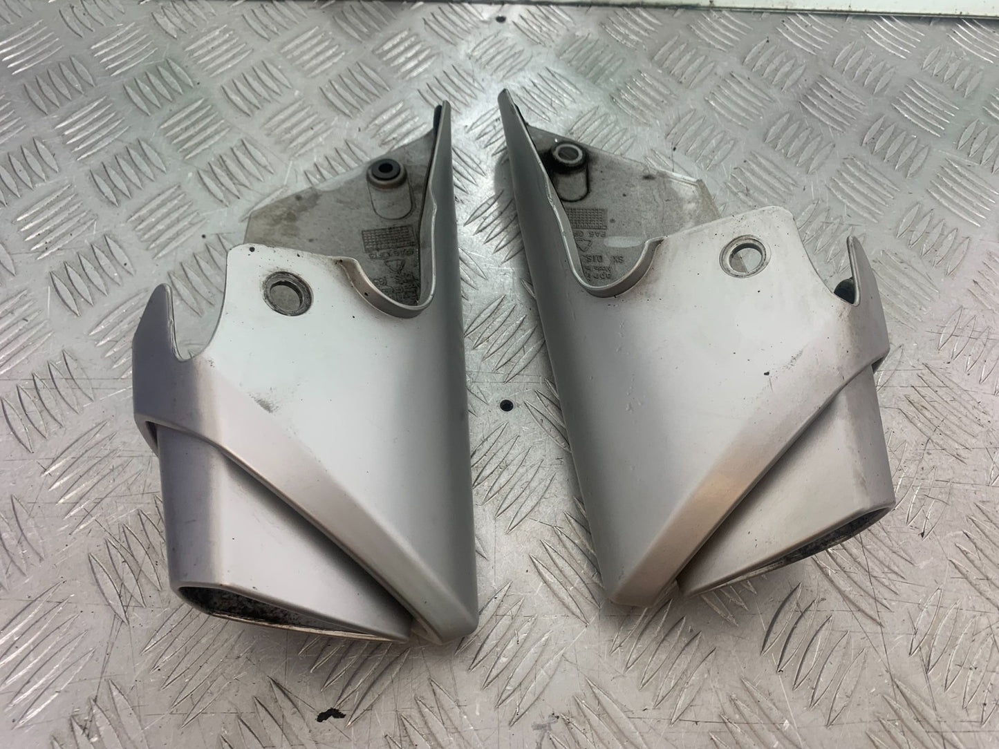 APRILIA SL750 SL 750 SHIVER SILENCER COVERS   YEAR 2008-2016 (CMB1242)