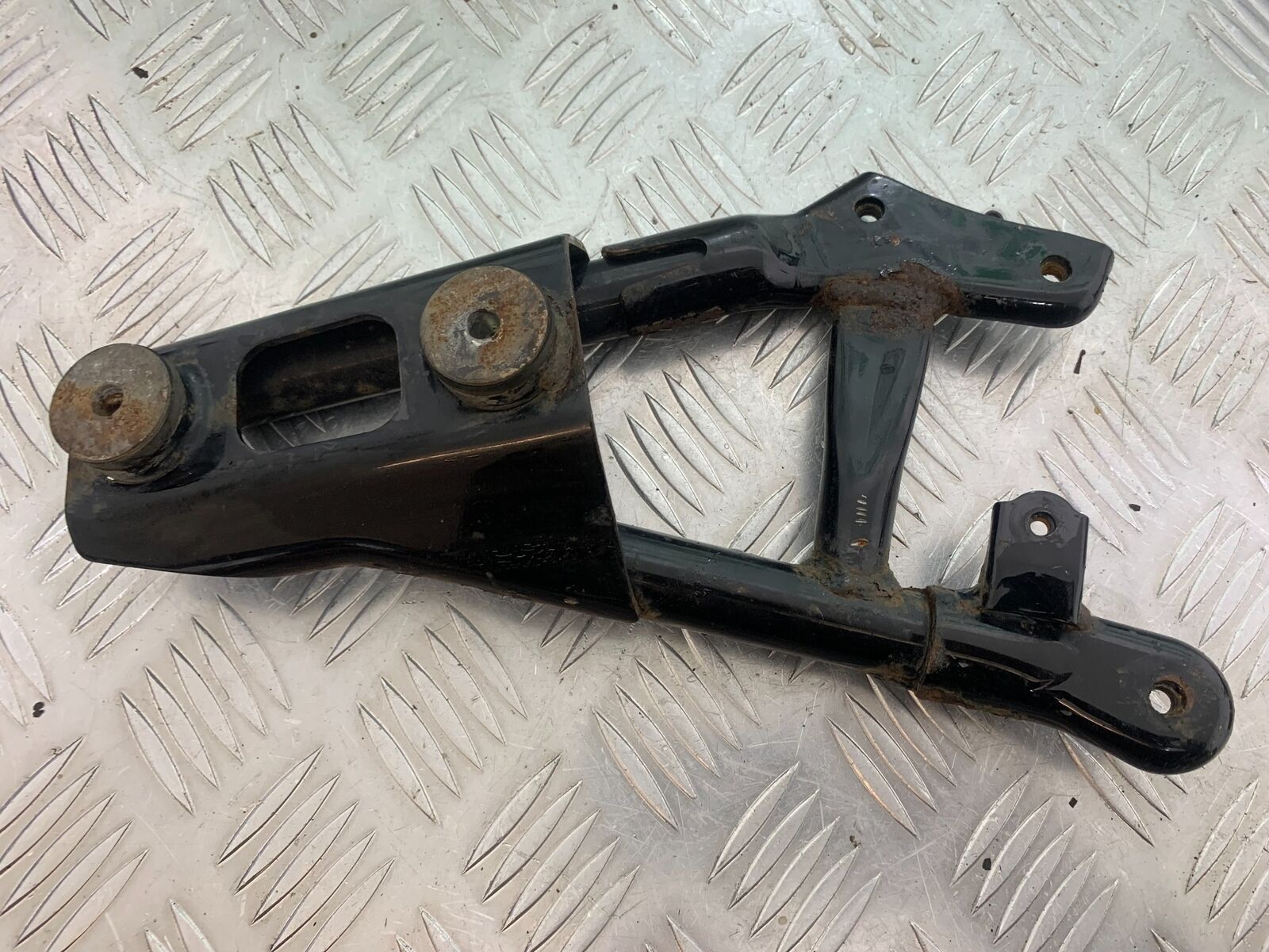 SUZUKI INTRUDER VL800 C800 SWINGARM BRACKET  YEAR 2012-16 (CMB1039)