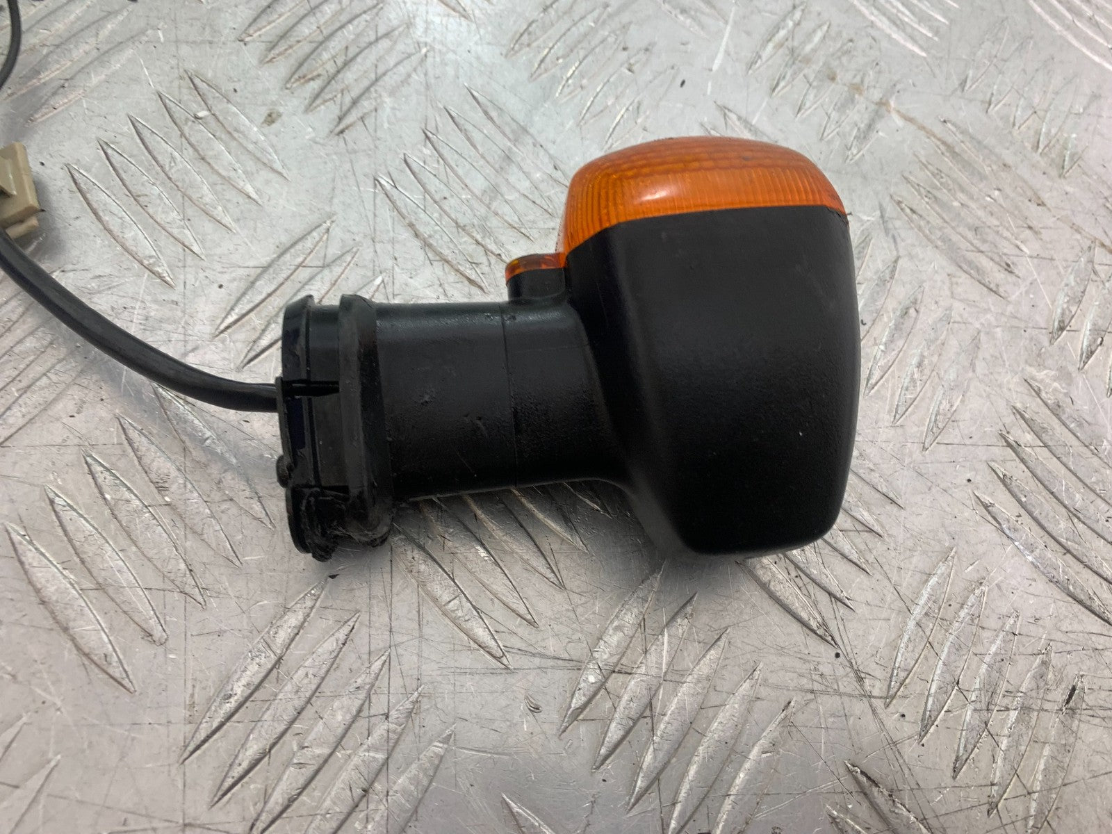 YAMAHA FZS600 FAZER 600 FRONT RIGHT INDICATOR  YEAR 1998-2001 (CMB1267)