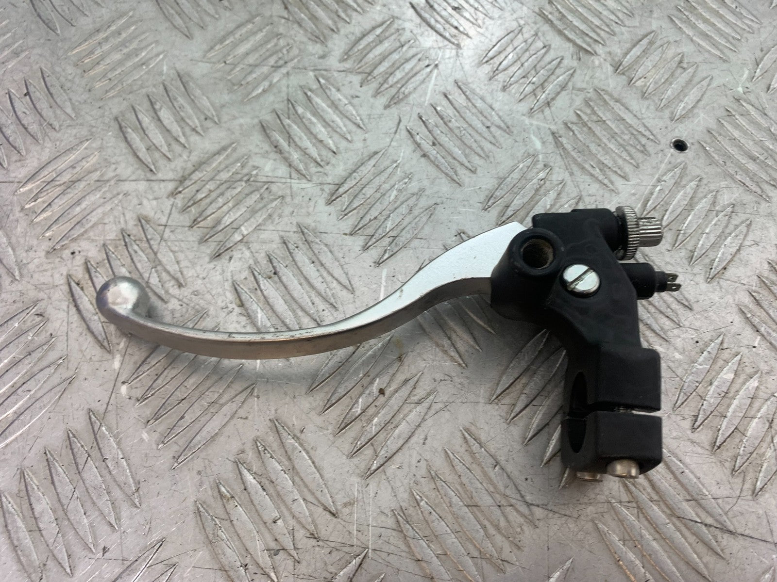 SINNIS HOODLUM 125 CLUTCH LEVER AND BREACKET YEAR 2021-2025 (CMB1196)