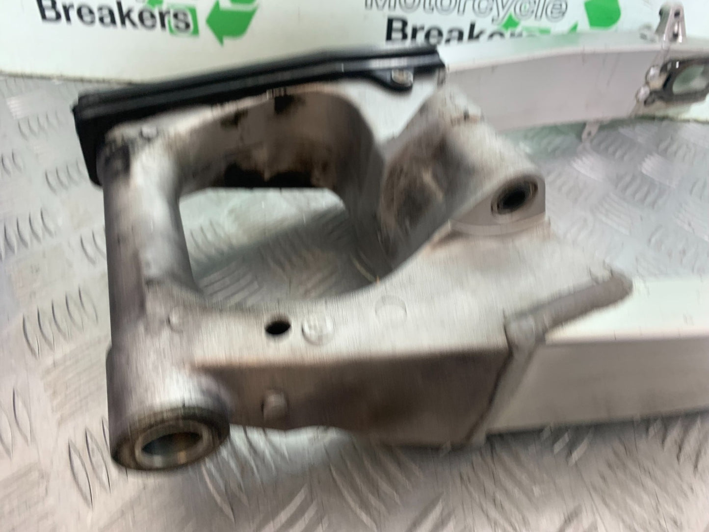 SUZUKI SV1000 SV 1000 S SWINGARM  YEAR 2003-2007 (CMB1293)