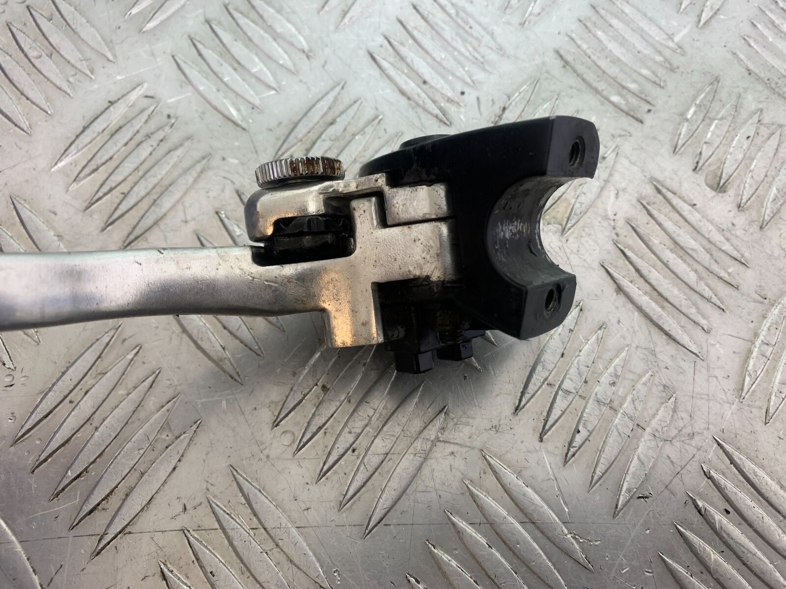 KAWASAKI Z650 ER650 KNFAN CLUTCH LEVER & BRACKET   YEAR 2022-2024 (CMB1112)