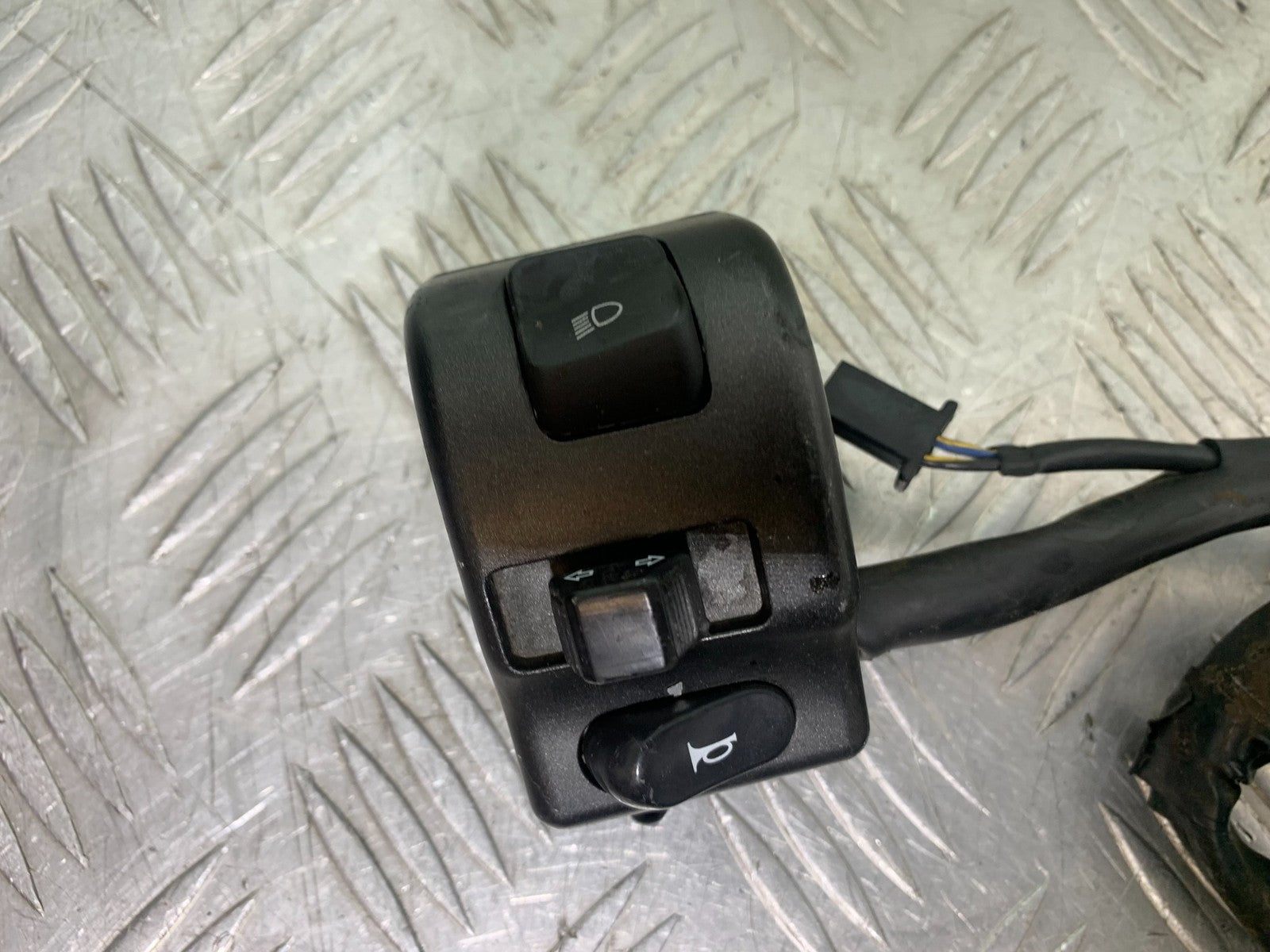 YAMAHA XVS 1300 MIDNIGHT STAR LEFT SWITCH GEAR  YEAR 2007-16 (CMB1200)