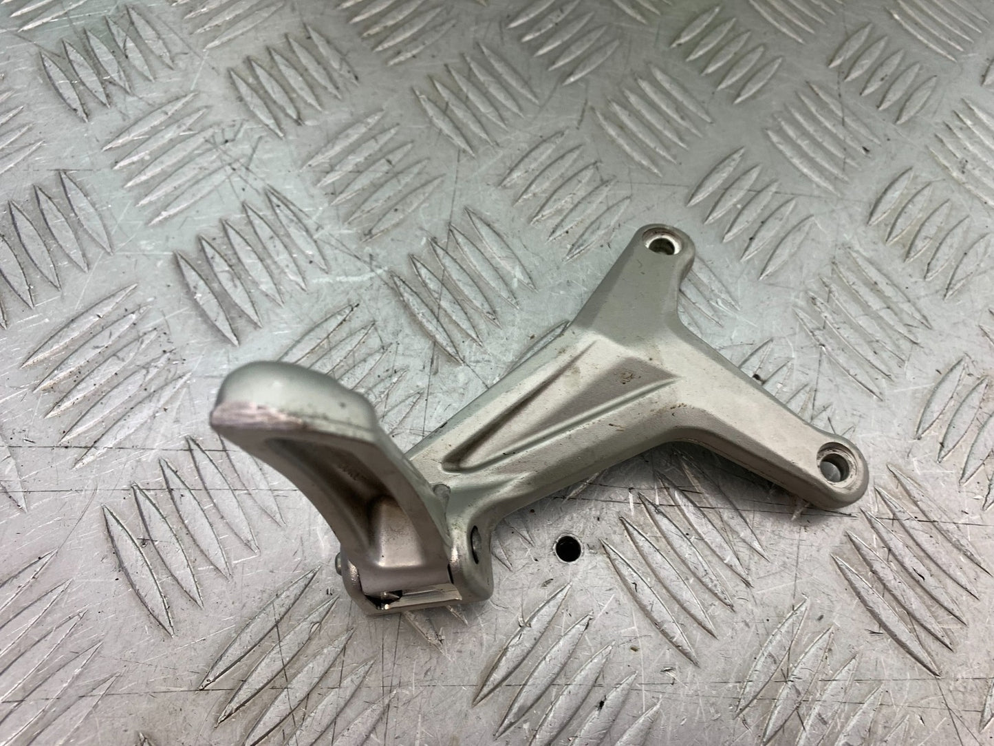 MV AGUSTA 800 F3 FRONT RIGHT HANGER AND PEG YEAR 2017-2019 (CMB1227)