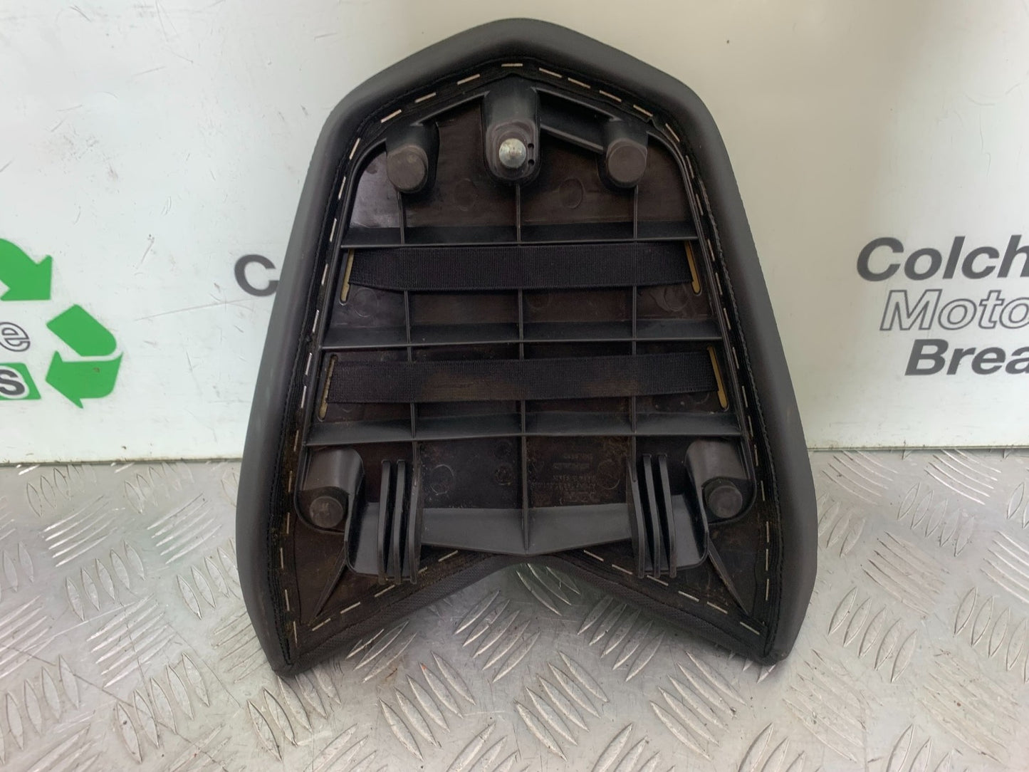 KTM 690 DUKE R LC4 REAR PILLION SEAT YEAR 2012-2015  (CMB1180)
