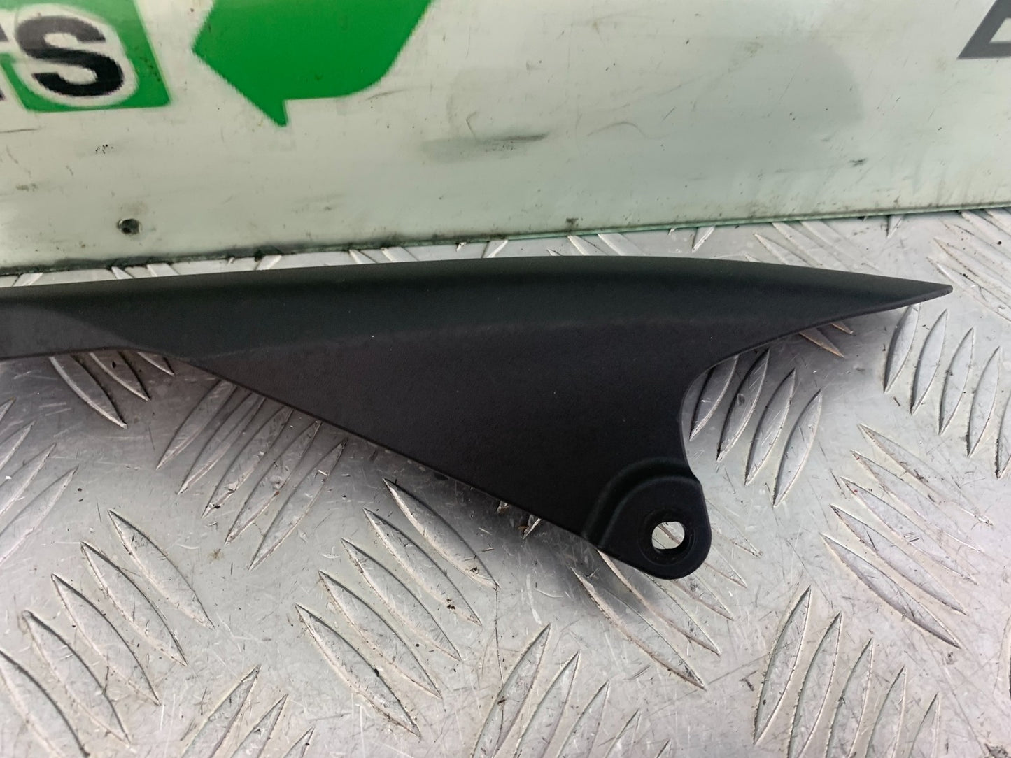 KAWASAKI ZX10R ZX10 R CHAIN GUARD  2008-2010 (CMB1206)