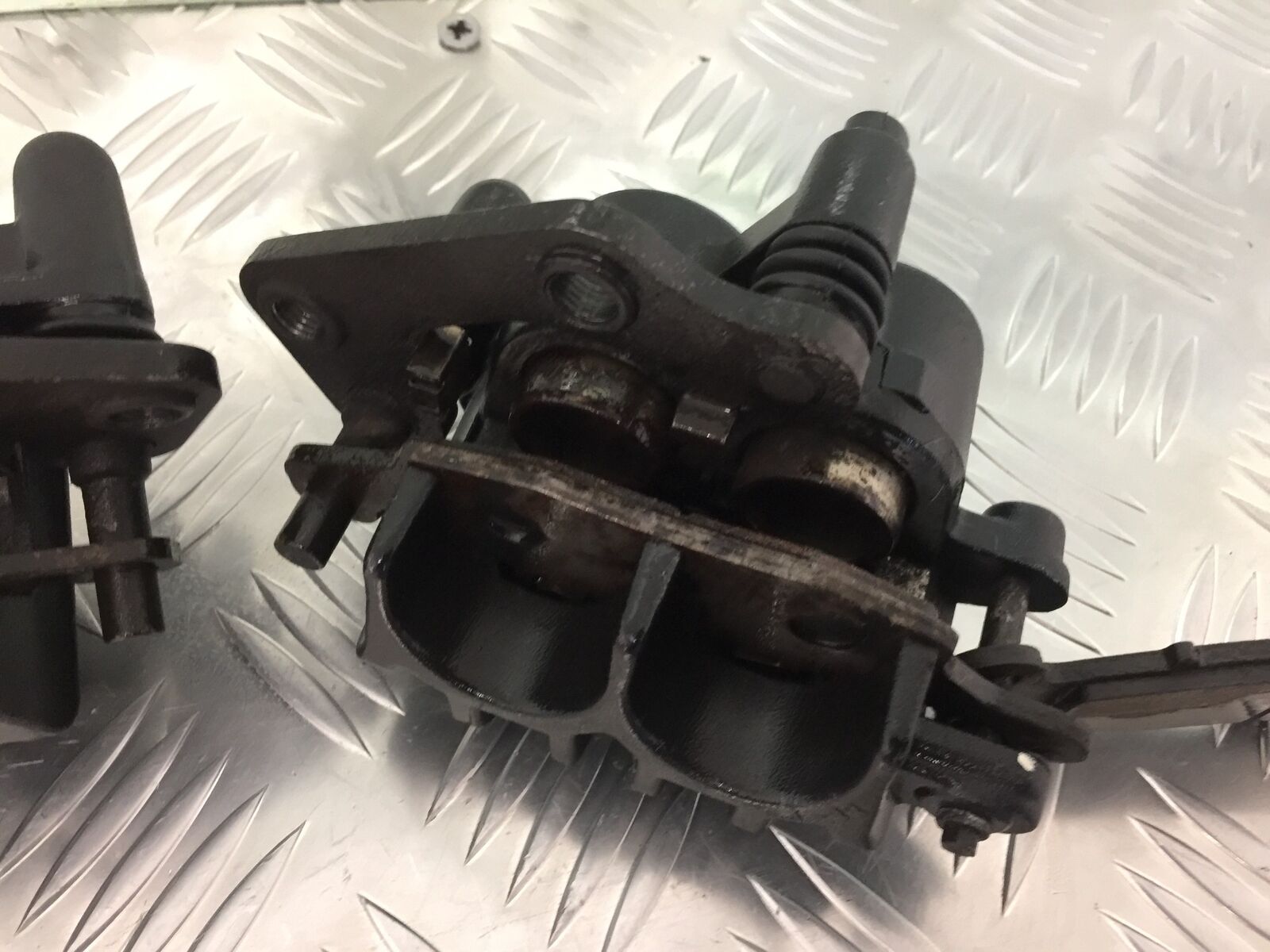 KAWASAKI ER6 N FRONT BRAKE CALIPERS  YEAR 2009-2011  (STOCK 928)