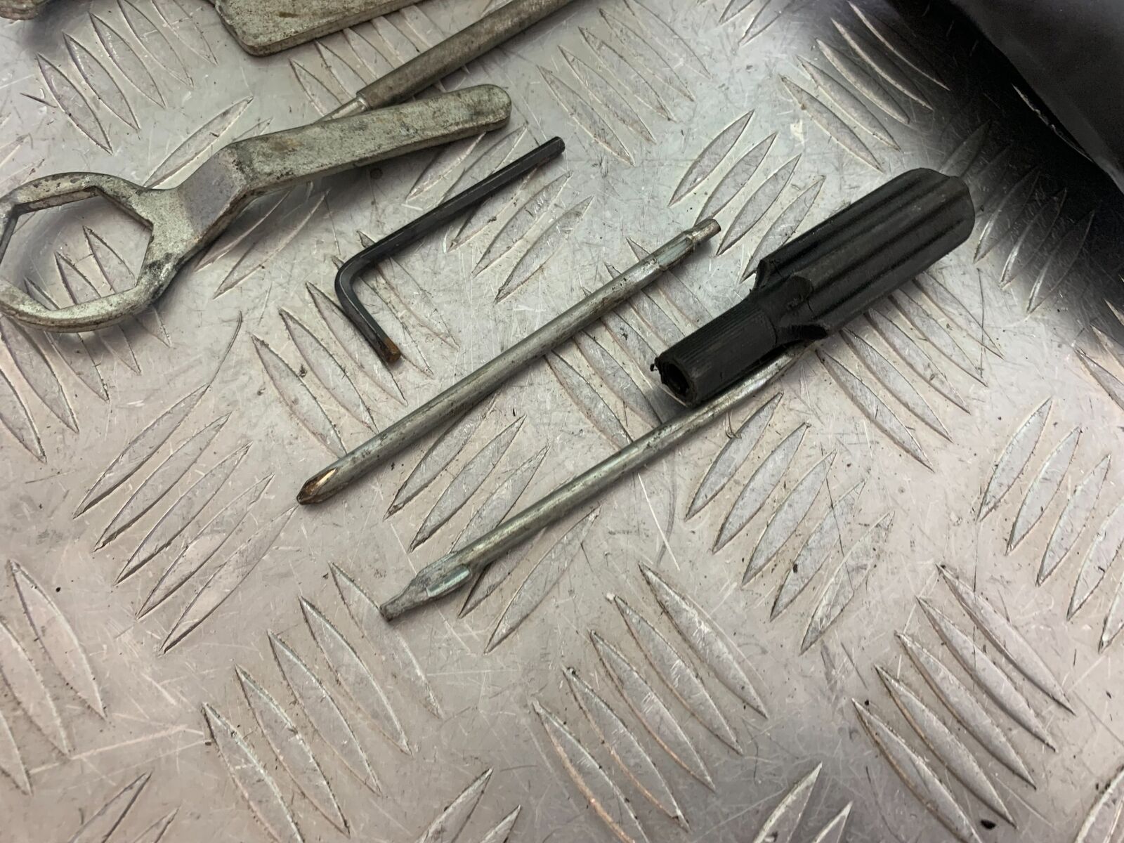 HONDA CBR 929 RRY FIREBLADE TOOL KIT YEAR 2000-01 (CMB1094)