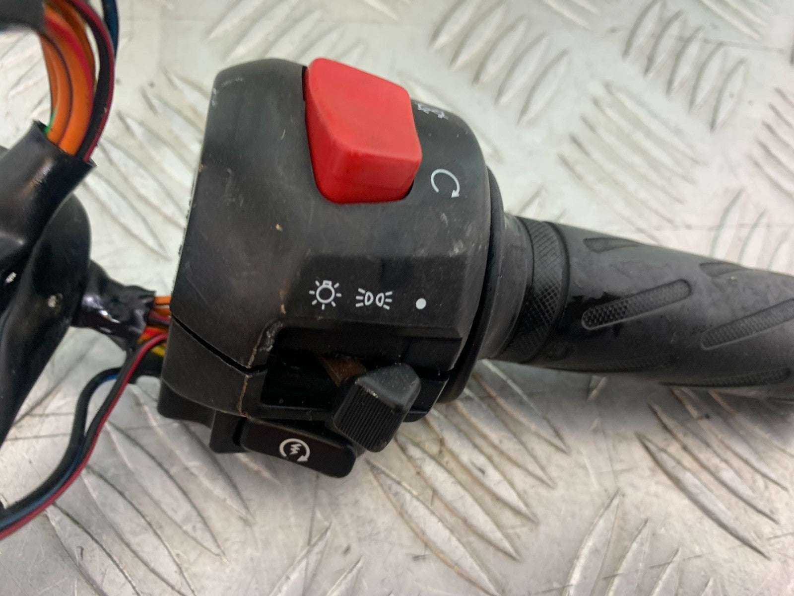 SUZUKI SV650 SV 650 mk1 RIGHT SWITCH GEAR   YEAR 1999-2002 (CMB1208)