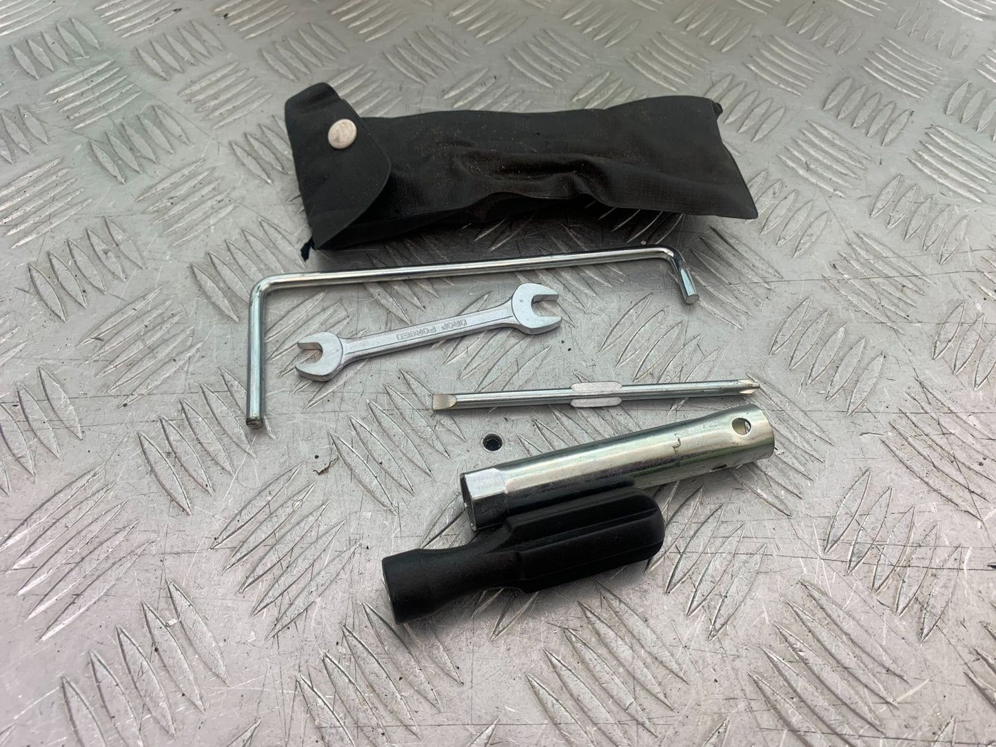 SUZUKI AN 200 UH 200 TOOL KIT YEAR 2007-2009 (CMB1256)
