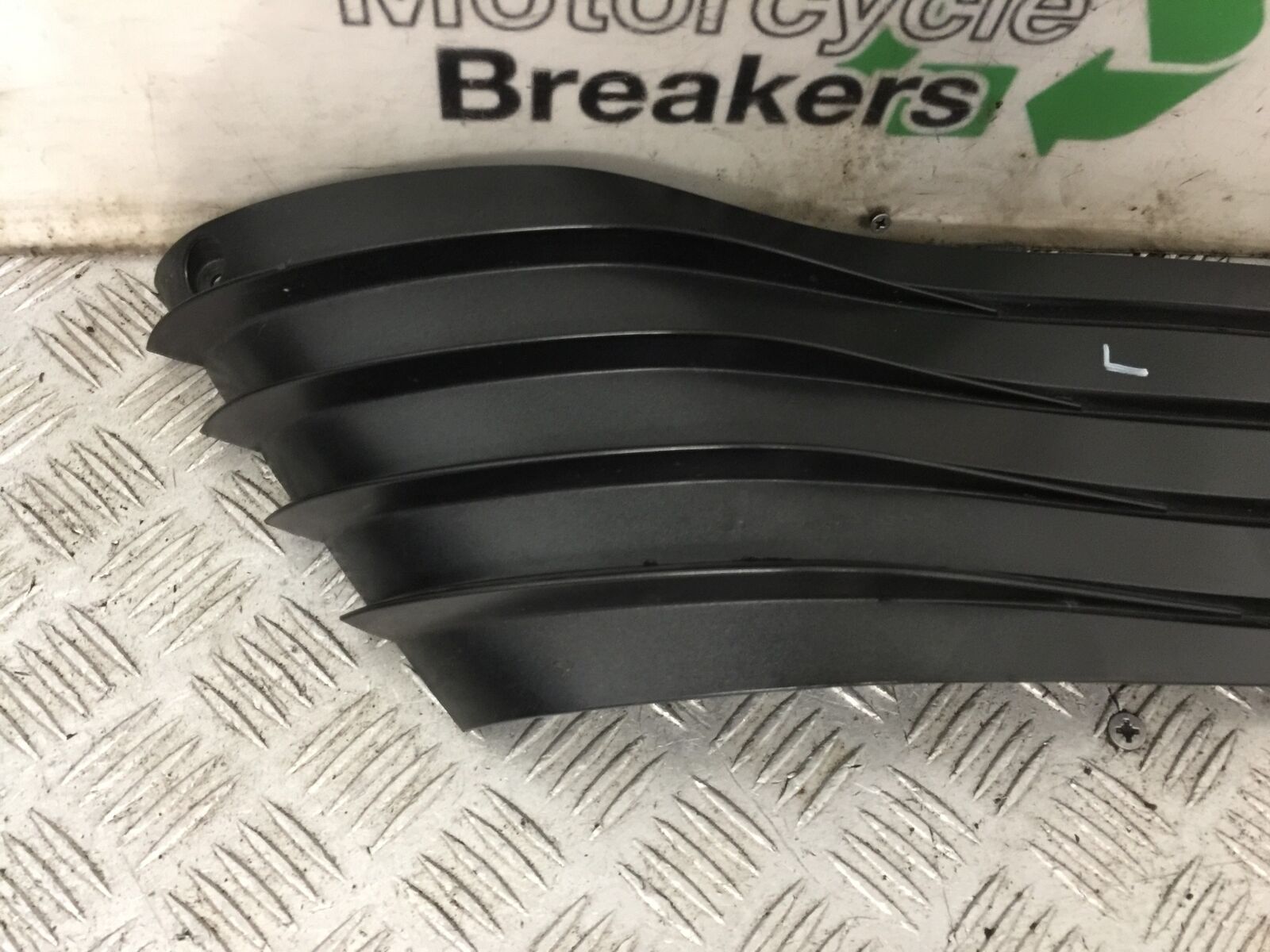 KAWASAKI ZZR1400 ZZR 1400 LEFT INFILL PANEL  YEAR 2007-11(STOCK 893)