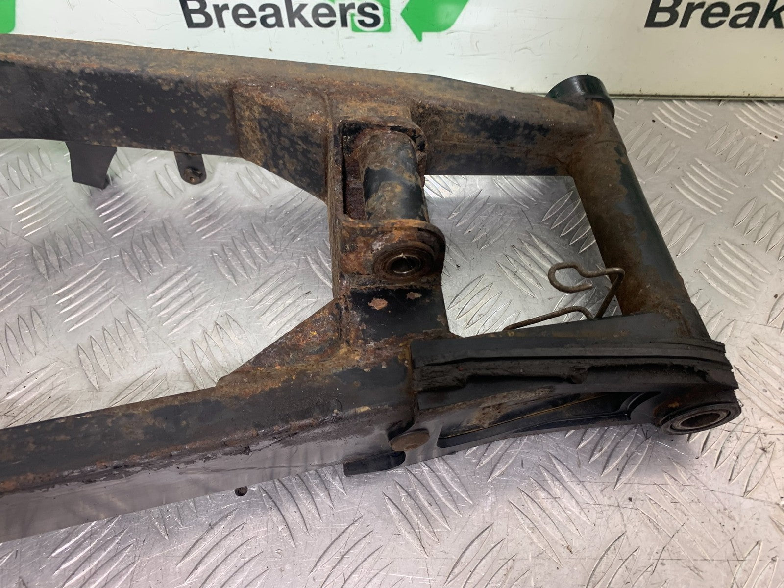 KAWASAKI Z750 Z 750 SWINGARM YEAR 2004-2006  (CMB1234)