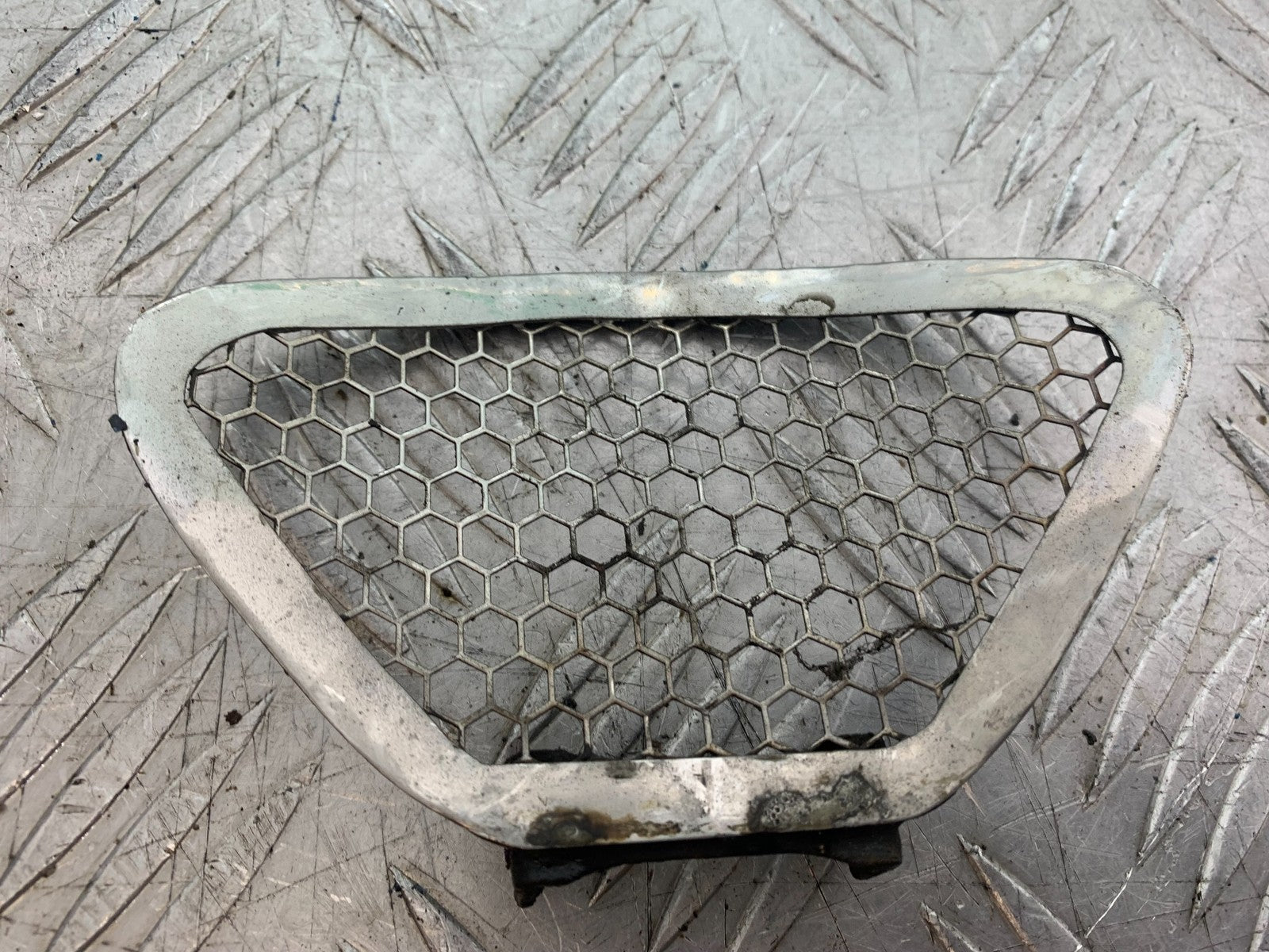KAWASAKI ZZR1100 D OIL COOLER GRILL  YEAR 1993-2001 (CMB1289)