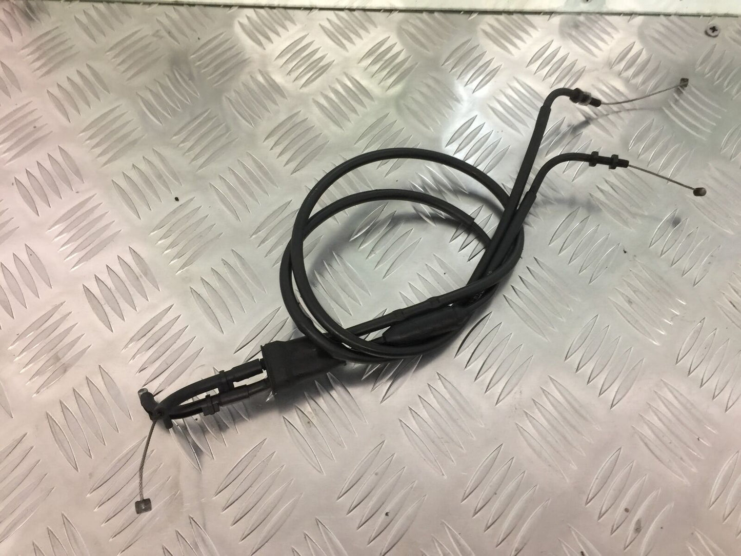 TRIUMPH STREET TRIPLE 675 R THROTTLE CABLES   YEAR 2009 (STOCK 918)