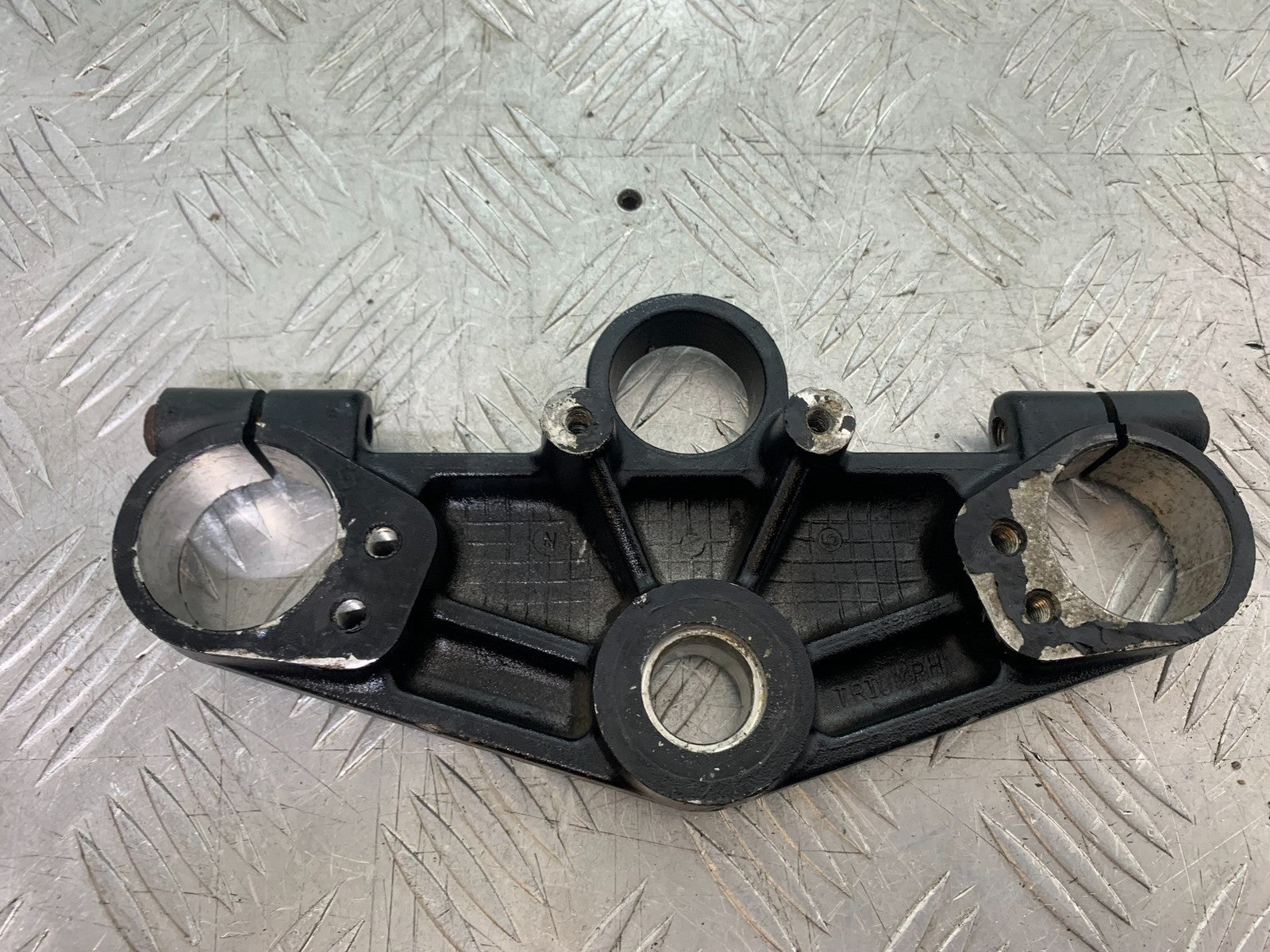 TRIUMPH TROPHY 900 TOP YOKE  YEAR 1991-95 (CMB1251)