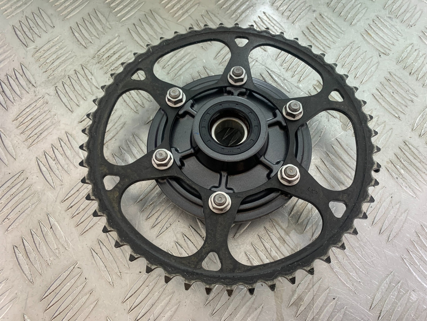 TRIUMPH TRIDENT 660 REAR SPROCKET CARRIER YEAR 2021-2024 (CMB1148)