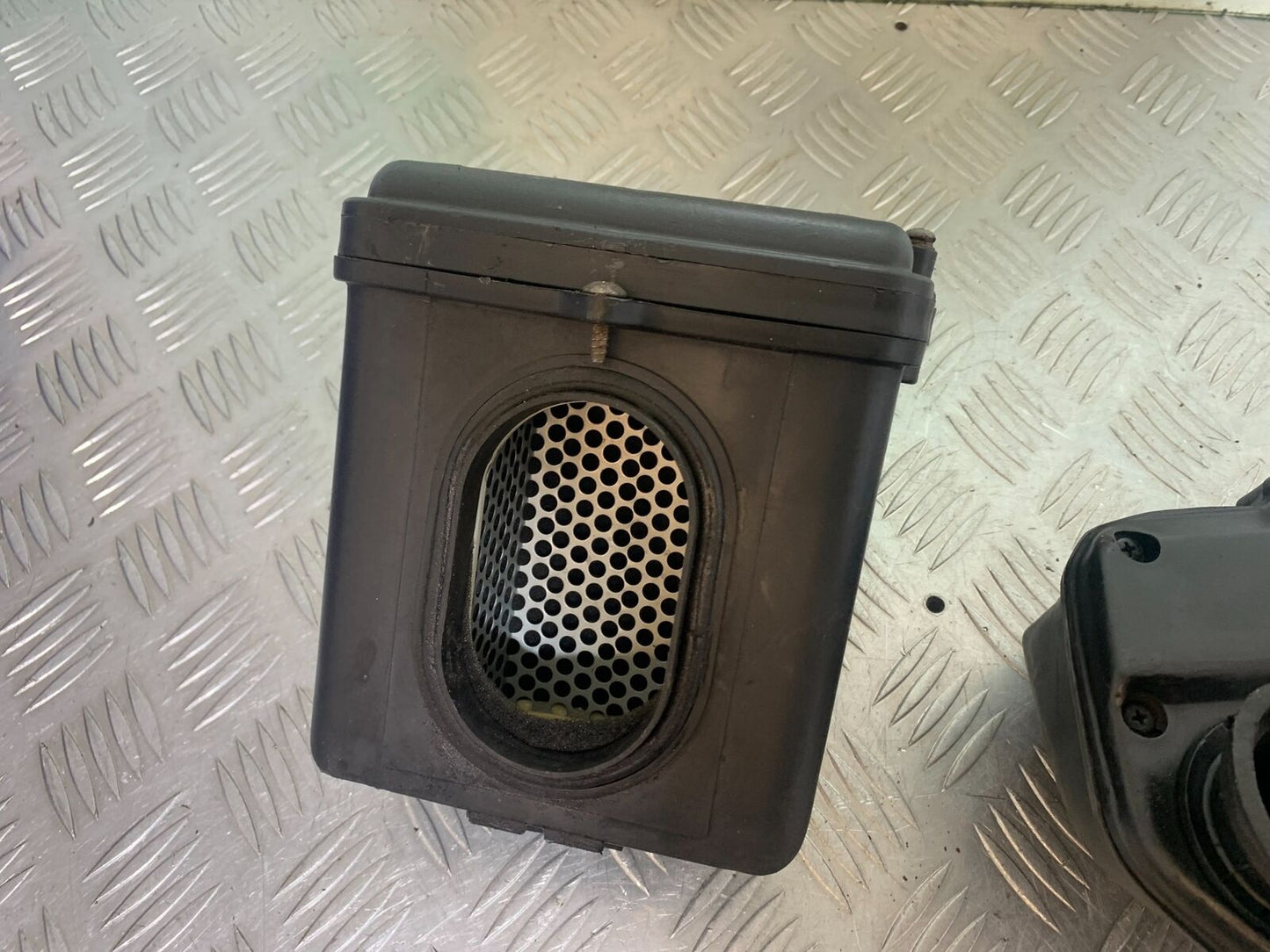 KAWASAKI Z750 ZR750 ZR-7S AIRBOX  YEAR 1999-05 (CMB1135)