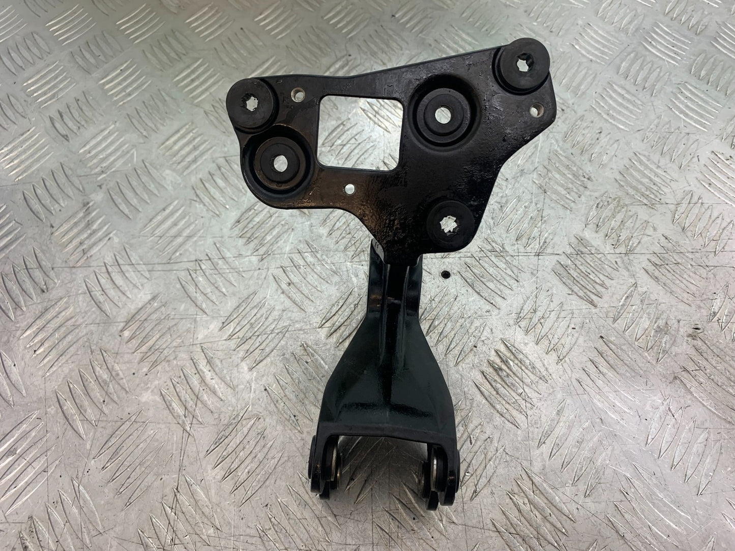 TRIUMPH 675 STREET TRIPLE R HEADLIGHT MOUNTING BRACKET  YEAR 2013 - 20 (CMB1221)