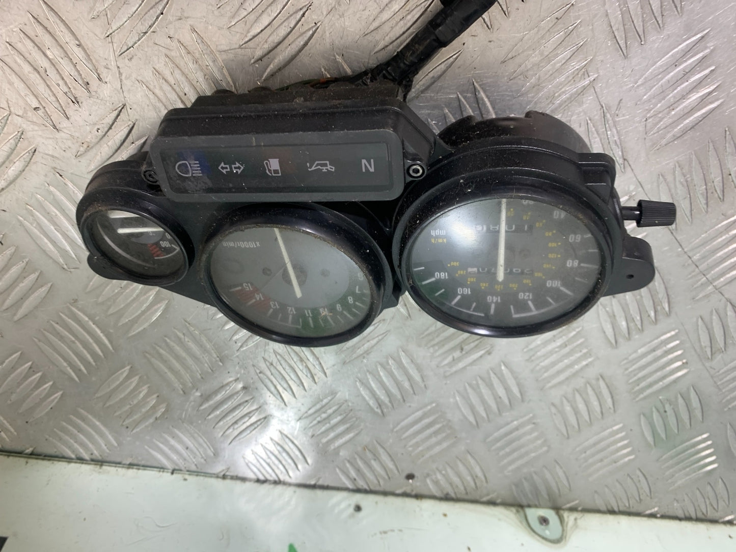 YAMAHA YZF600 YZF 600 THUNDERCAT CLOCKS SPEEDO DASH 1996-2003 (CMB1134)