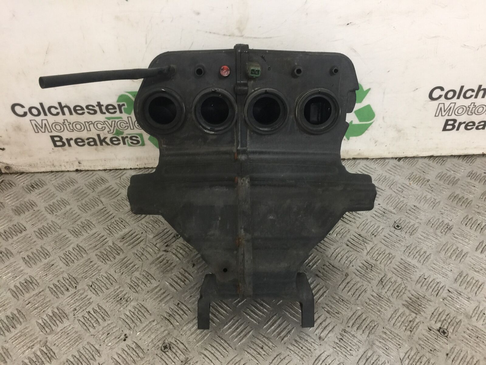 TRIUMPH 600 SPEED FOUR AIRBOX  YEAR 2002  (STOCK 756)