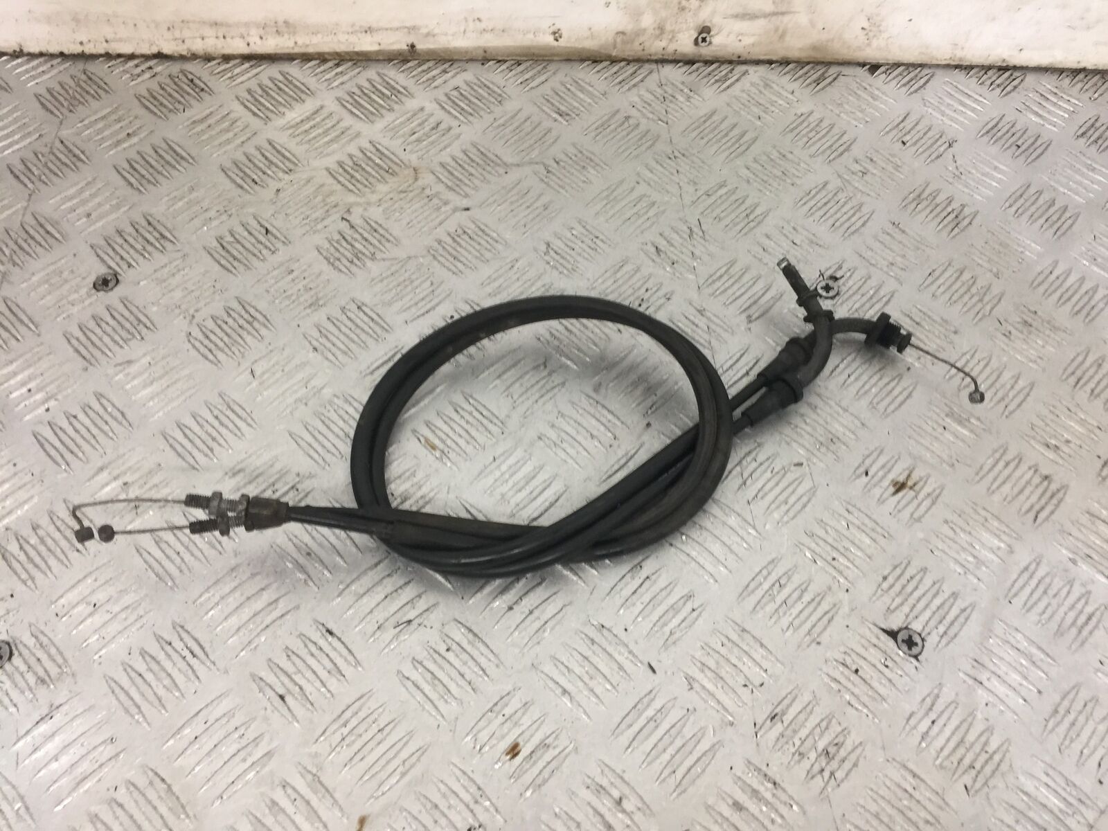 SUZUKI GSF600 GSF 600 BANDIT THROTTLE CABLES   YEAR 2002 (STOCK 852)