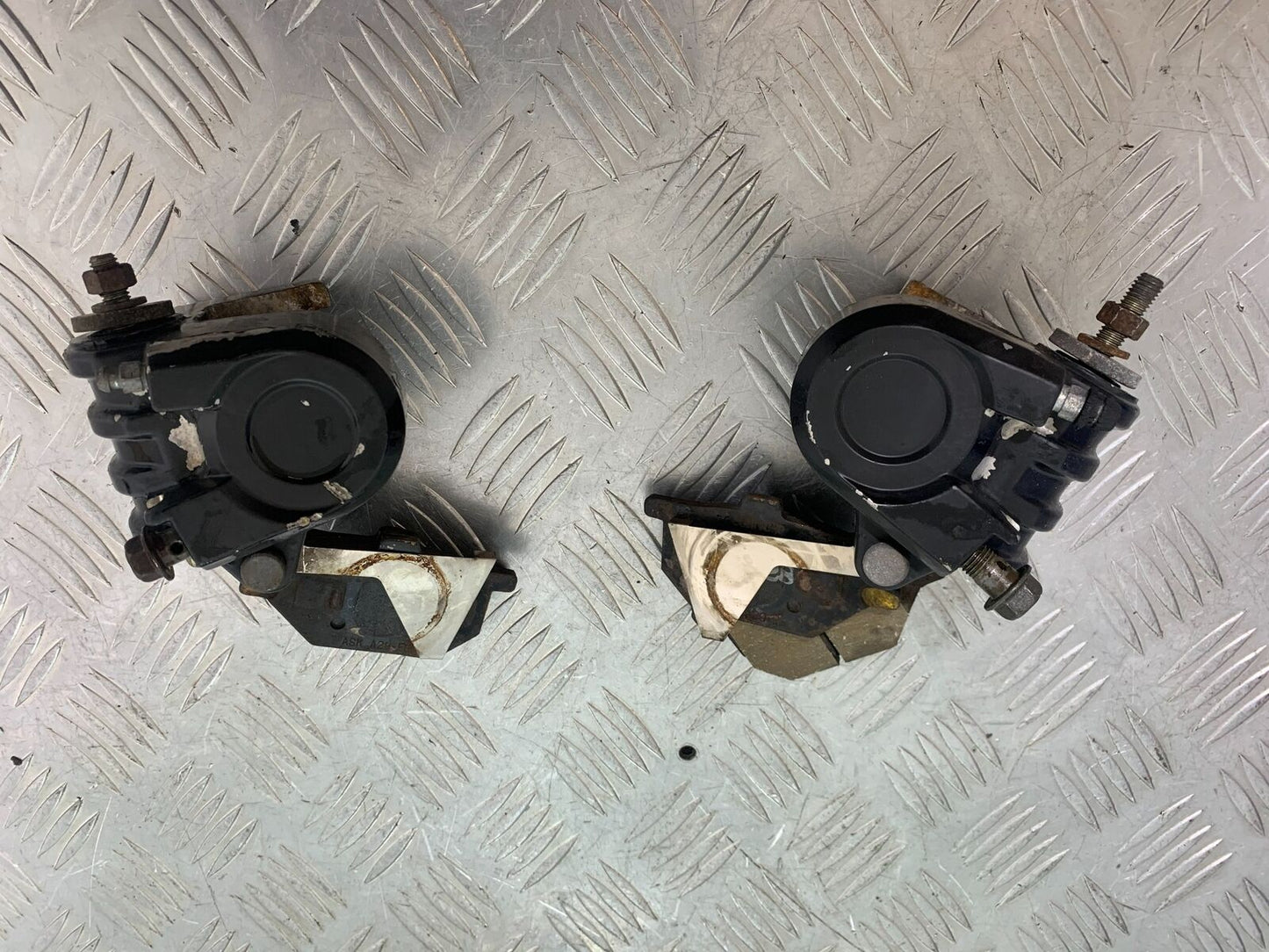 YAMAHA XS1100 MIDNIGHT SPECIAL FRONT BRAKE CALIPERS  YEAR 1980-1982 (CMB1122)