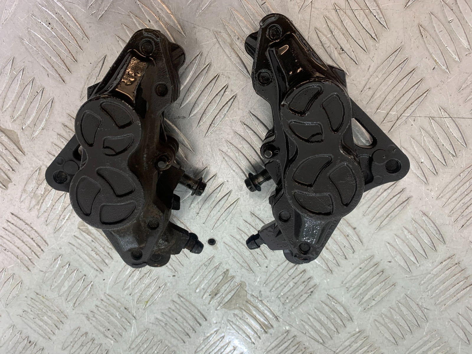 SUZUKI GSF1200  GSF 1200 BANDIT FRONT BRAKE CALIPERS   YEAR 1997-2000 (CMB1149)