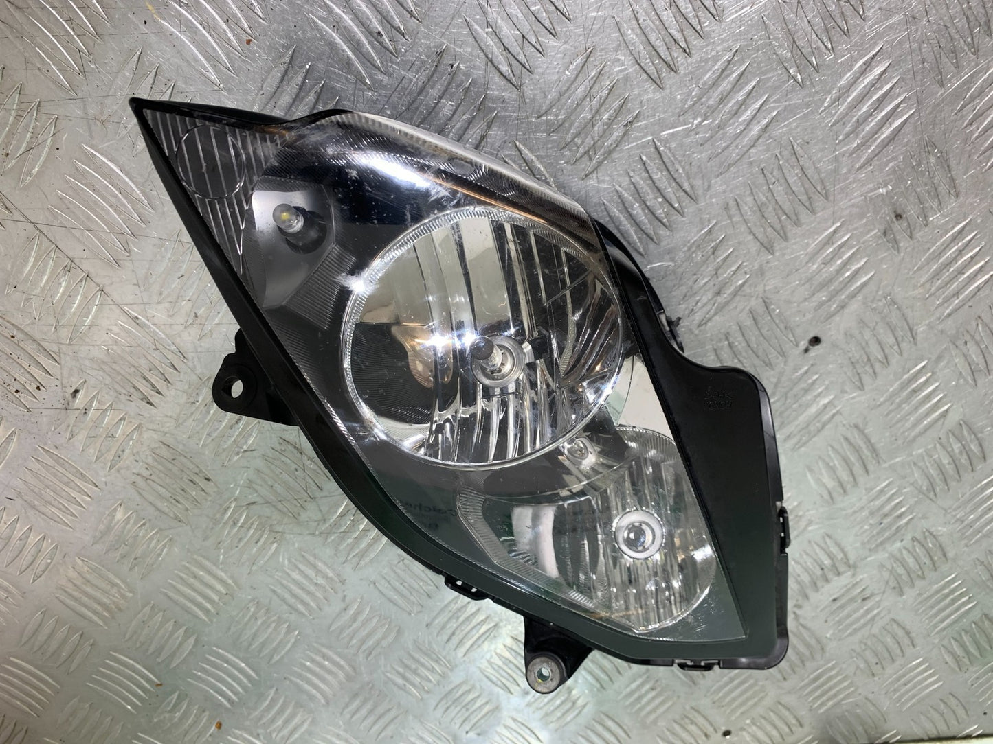 HONDA VFR800 VFR 800 V-TEC RIGHT HEADLIGHT   YEAR 2002 -09 (CMB1296)