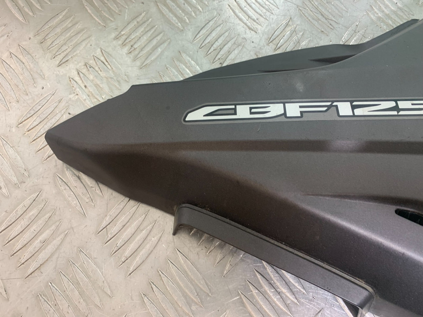HONDA CBF125 CBF 125 RIGHT SEAT PANEL  YEAR 2009-14  (CMB1172)