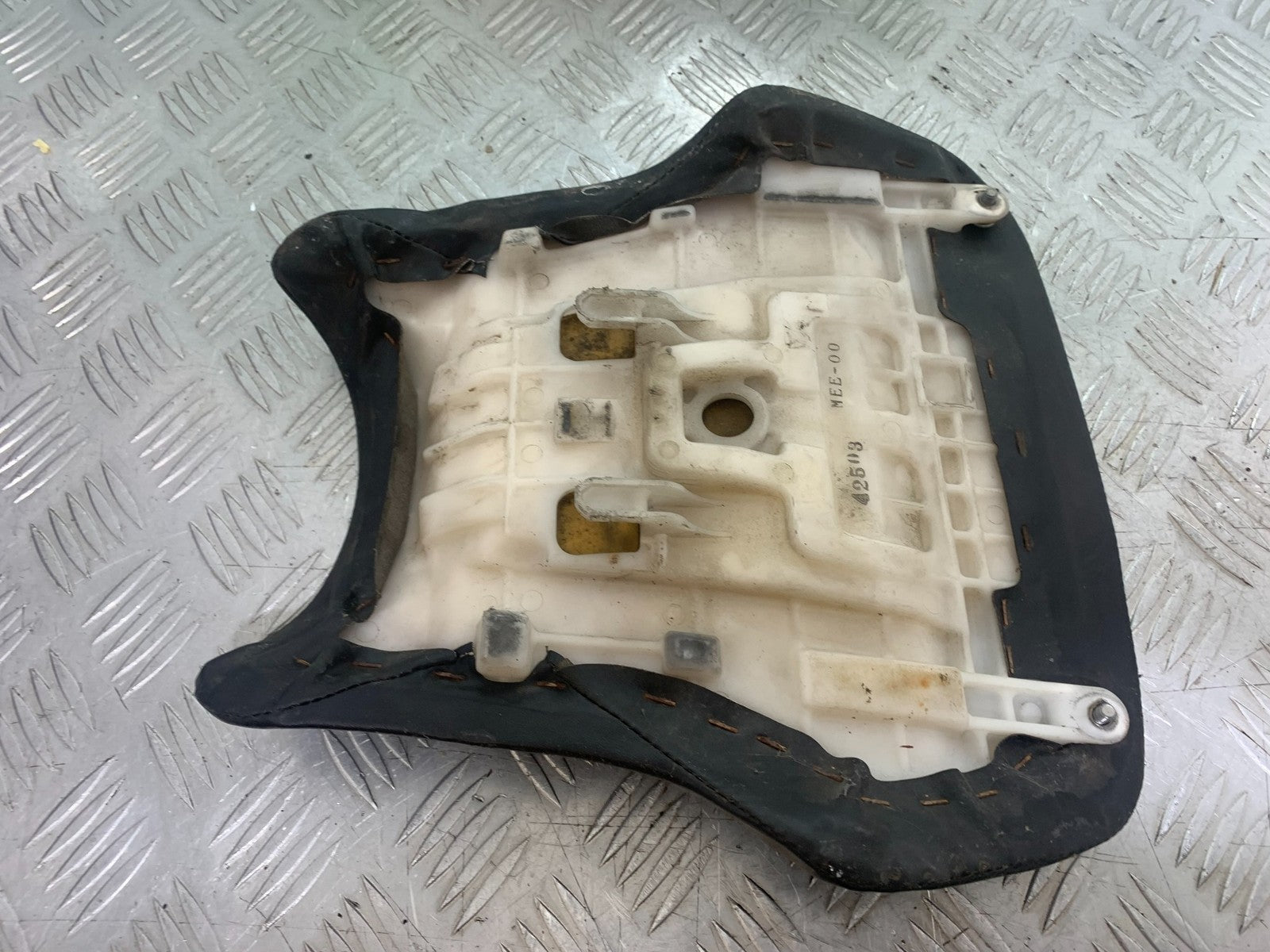 HONDA CBR600 CBR 600 RR FRONT SEAT   YEAR 2003-2004 CMB1173)