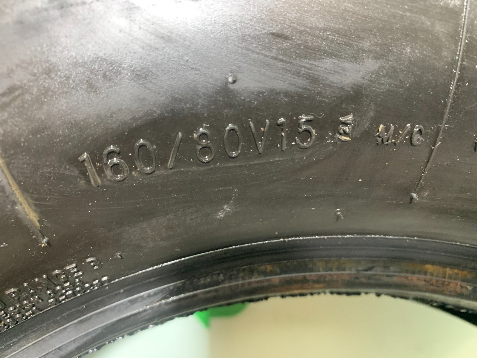 HONDA VT750 SHADOW AVON REAR TYRE 160/80/15  YEAR 2003-2004 (CMB1265)