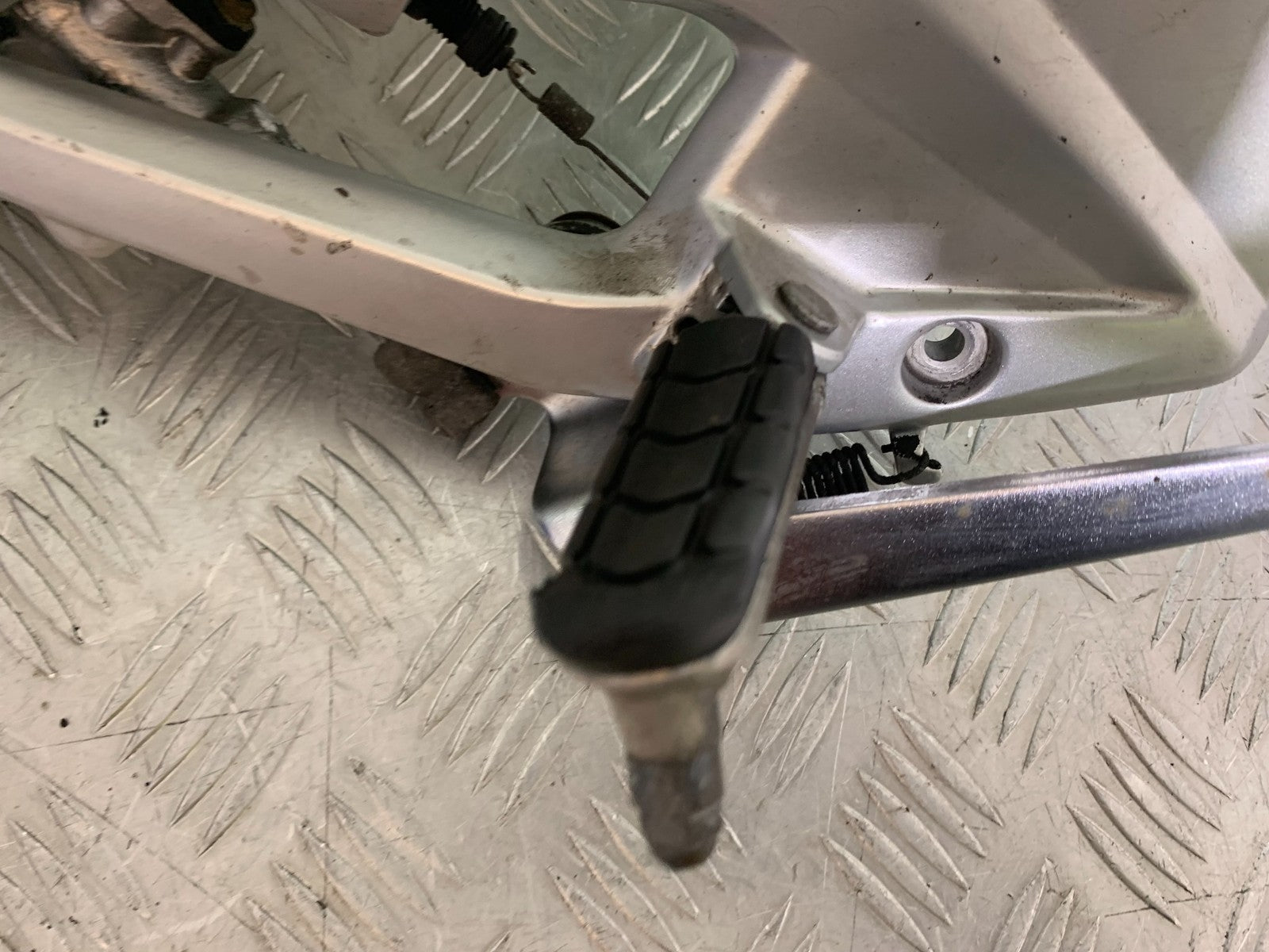 HONDA NC750 NC 750 X FRONT RIGHT HANGER AND PEGS YEAR 2019 (CMB1223)