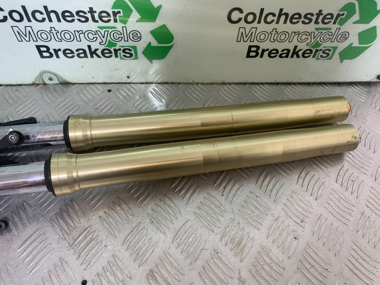 YAMAHA YZF R1 FORKS (BENT SOLD AS PARTS)  YEAR 2004-2006 (CMB1155)