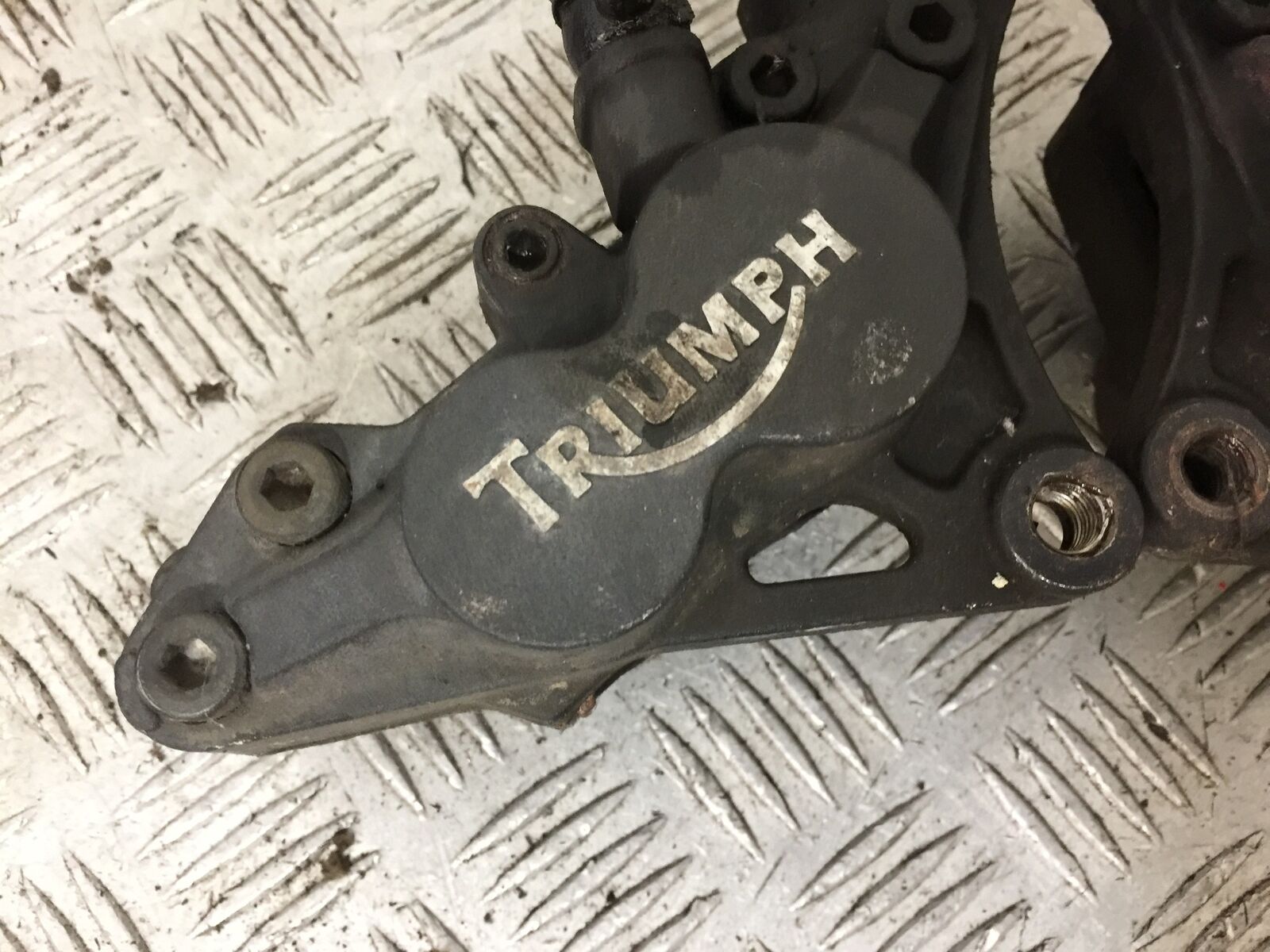 TRIUMPH 955i SPRINT ST FRONT BRAKE CALIPERS  YEAR 1999-2004 (STOCK 735)