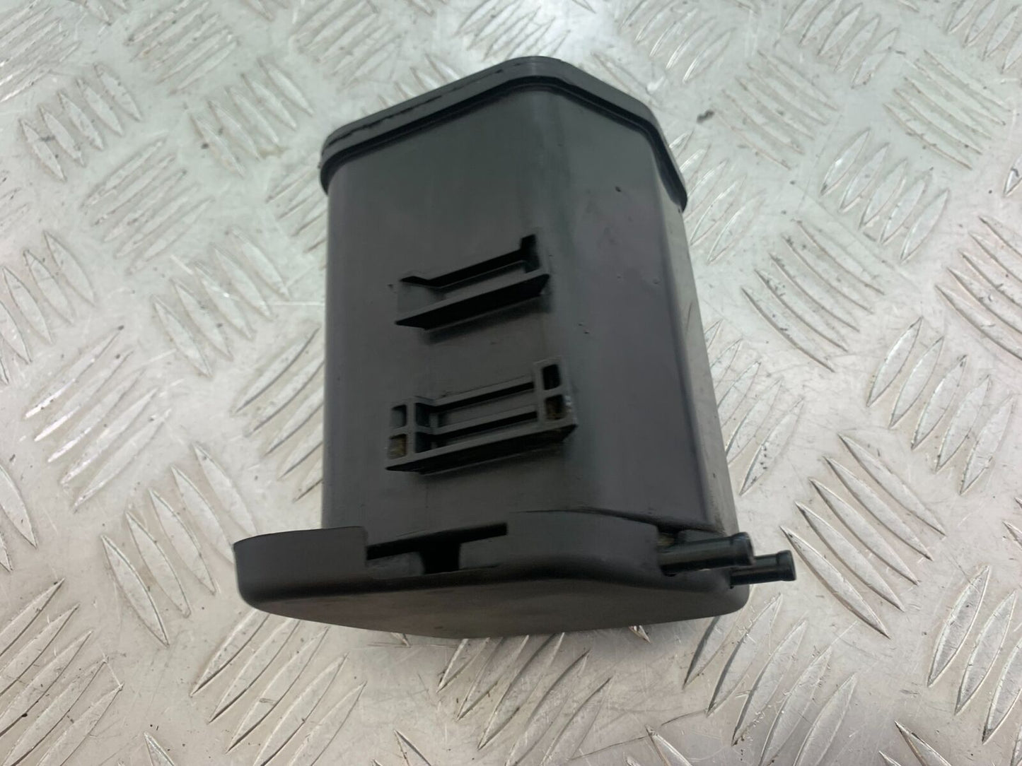 HARLEY DAVIDSON XL883 N IROD EMISSION BOX  YEAR 2020  (CMB1116)