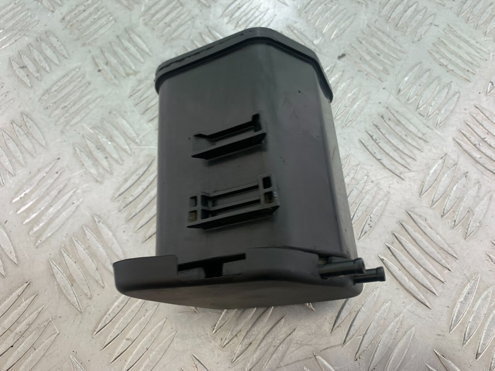 HARLEY DAVIDSON XL883 N IROD EMISSION BOX  YEAR 2020  (CMB1116)