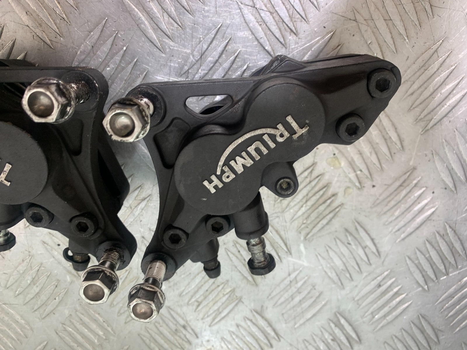 TRIUMPH 1050 SPRINT ST FRONT BRAKE CALIPERS  YEAR 2004-2007 (CMB1197)