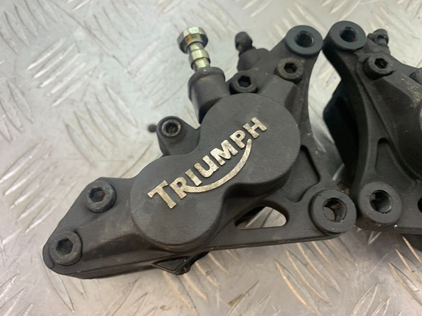 TRIUMPH 955i SPRINT ST FRONT BRAKE CALIPERS  YEAR 1999-2004 (CMB1124)