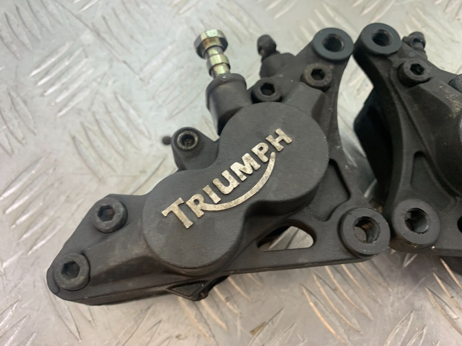 TRIUMPH 955i SPRINT ST FRONT BRAKE CALIPERS  YEAR 1999-2004 (CMB1124)