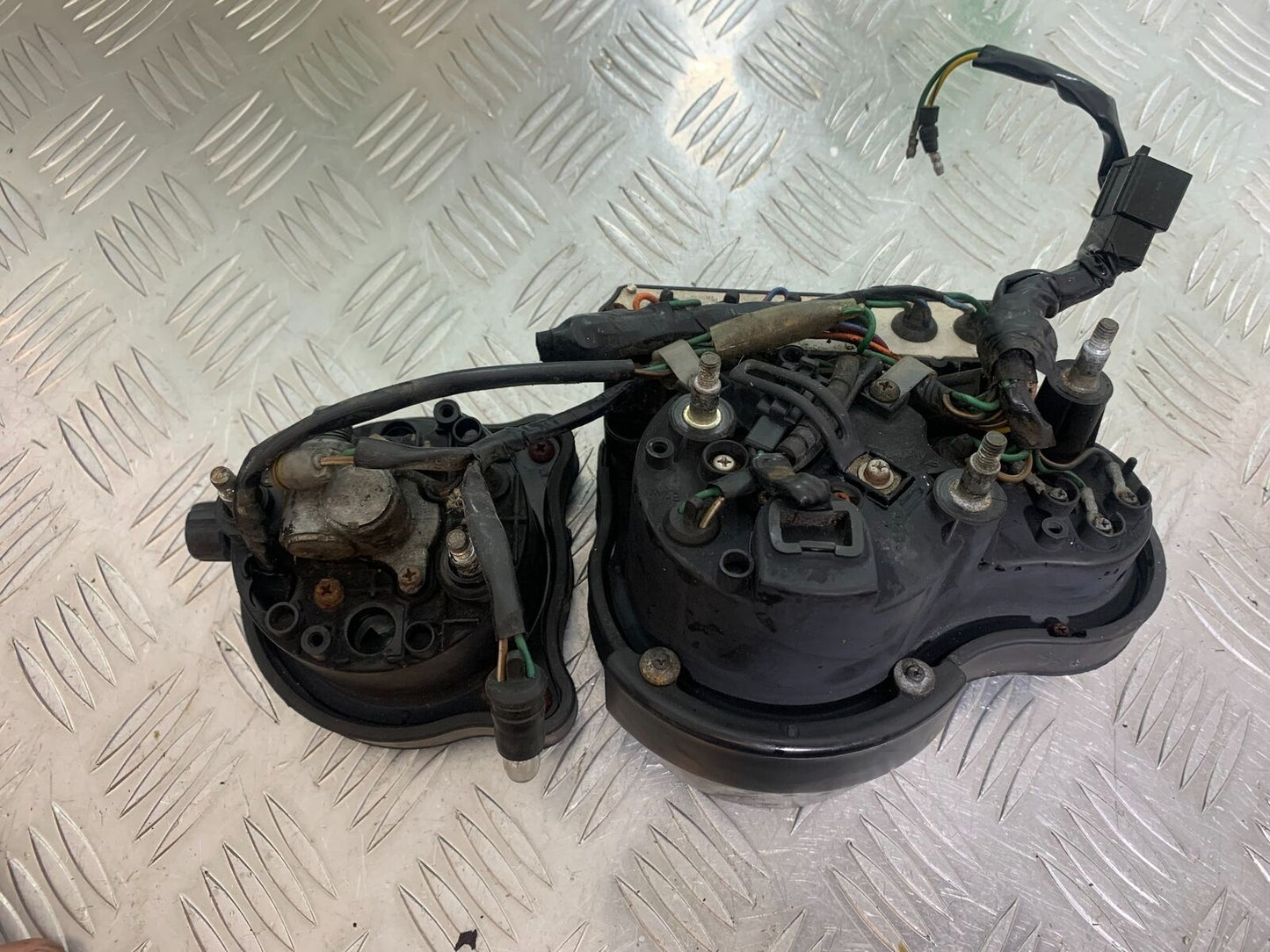 HONDA VFR400 VFR 400 NC21 CLOCKS SPEEDO DASH  YEAR 1986-87 (CMB1043)