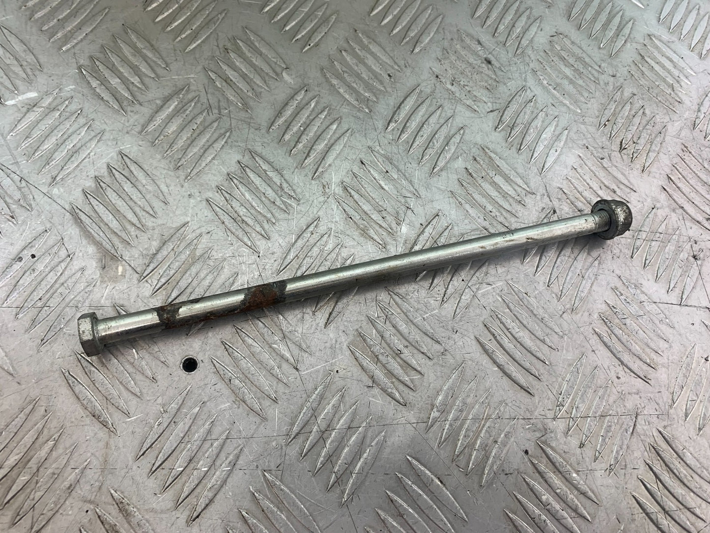 HONDA CBF125 CBF 125 SWINGARM SPINDLE   YEAR 2009-14  (CMB1172)